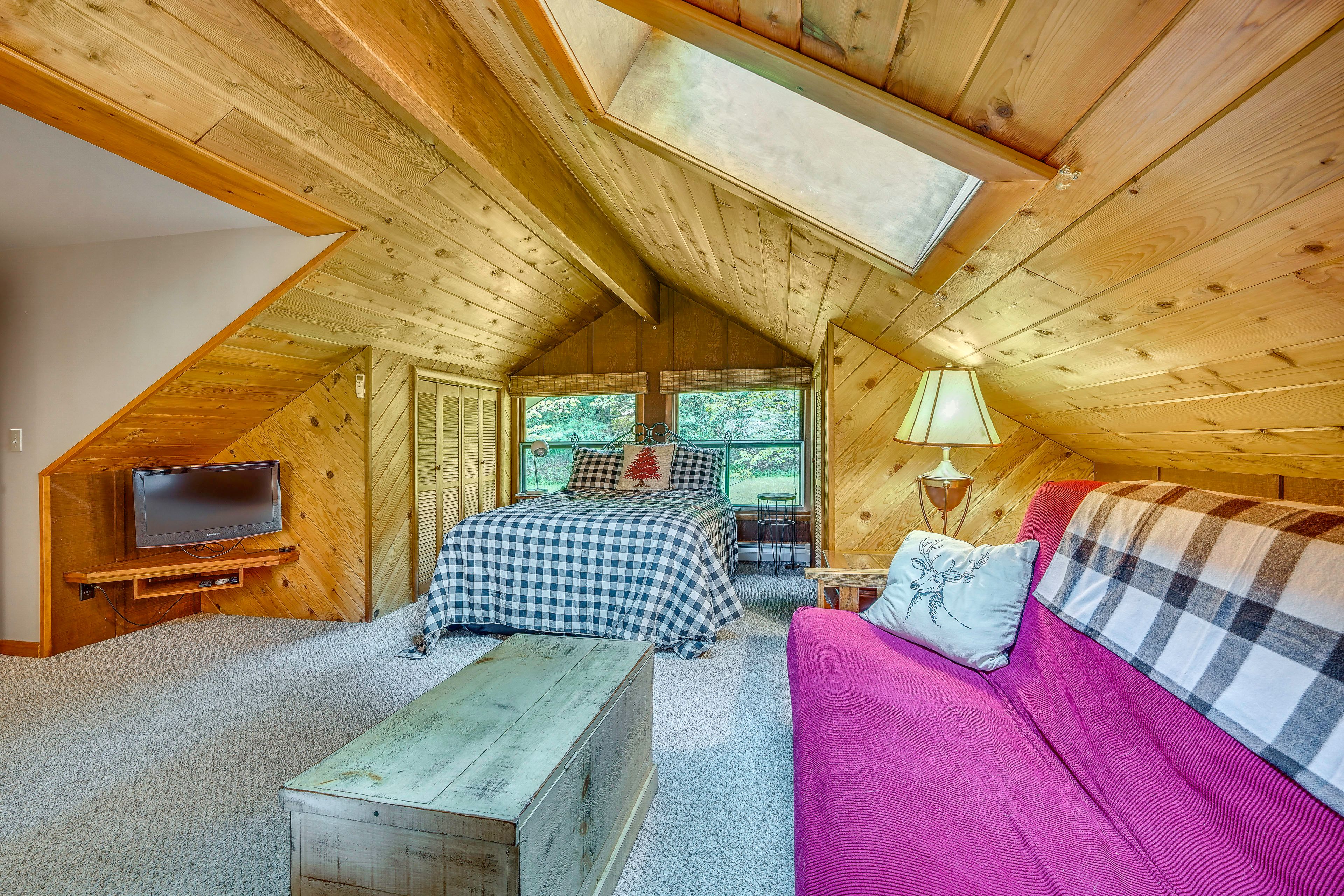 Bedroom | Full Bed | Futon | 2 Twin Beds