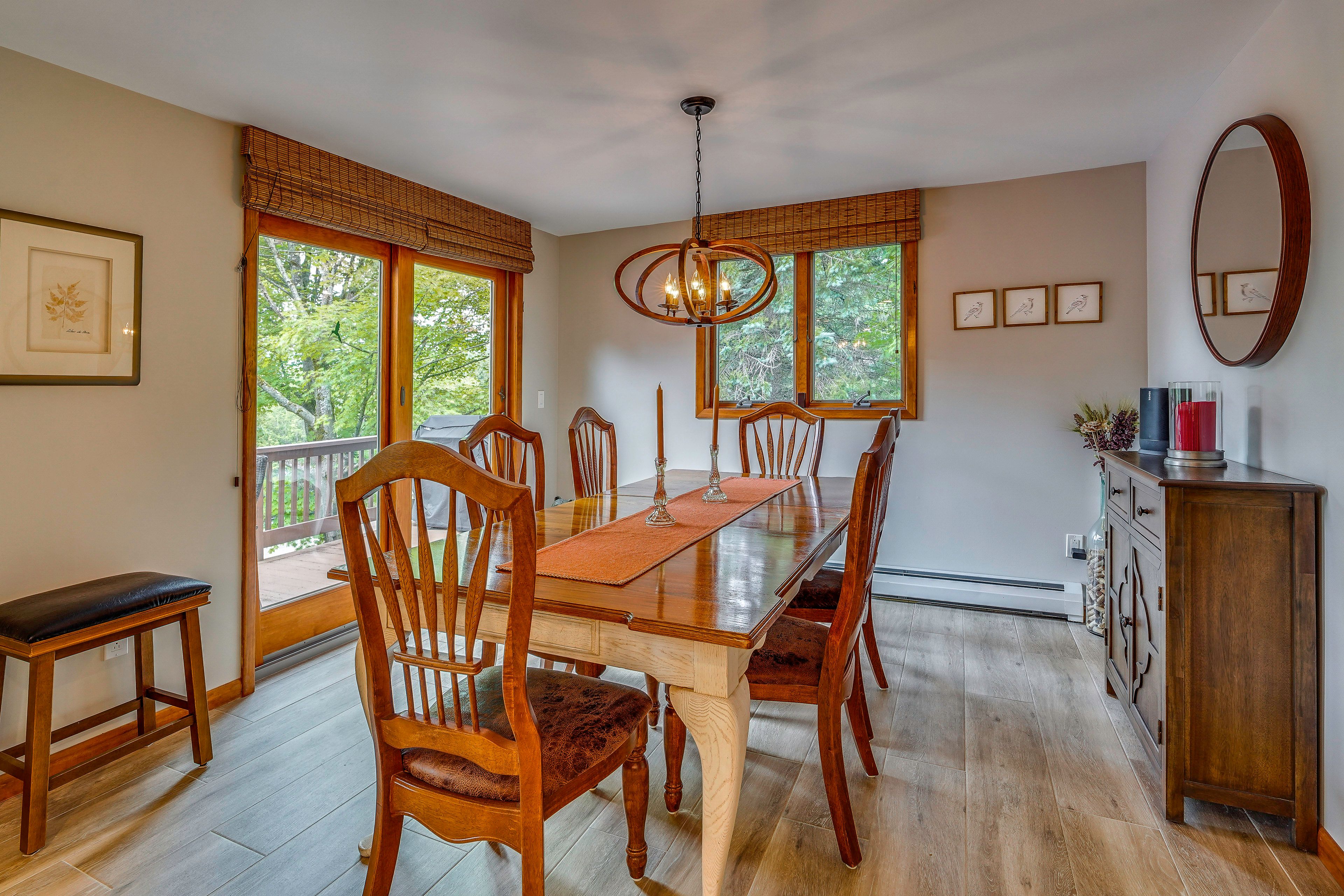 Dining Area | Dishes & Flatware Provided