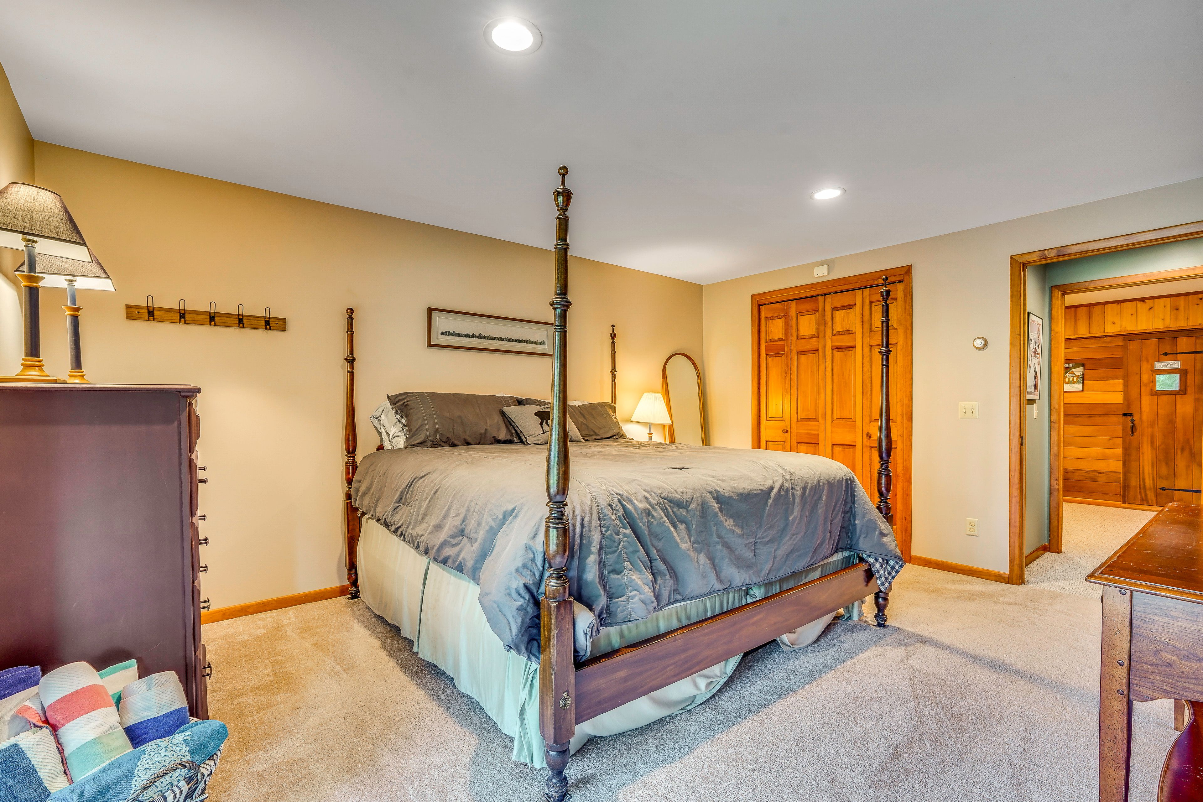 Bedroom | King Bed