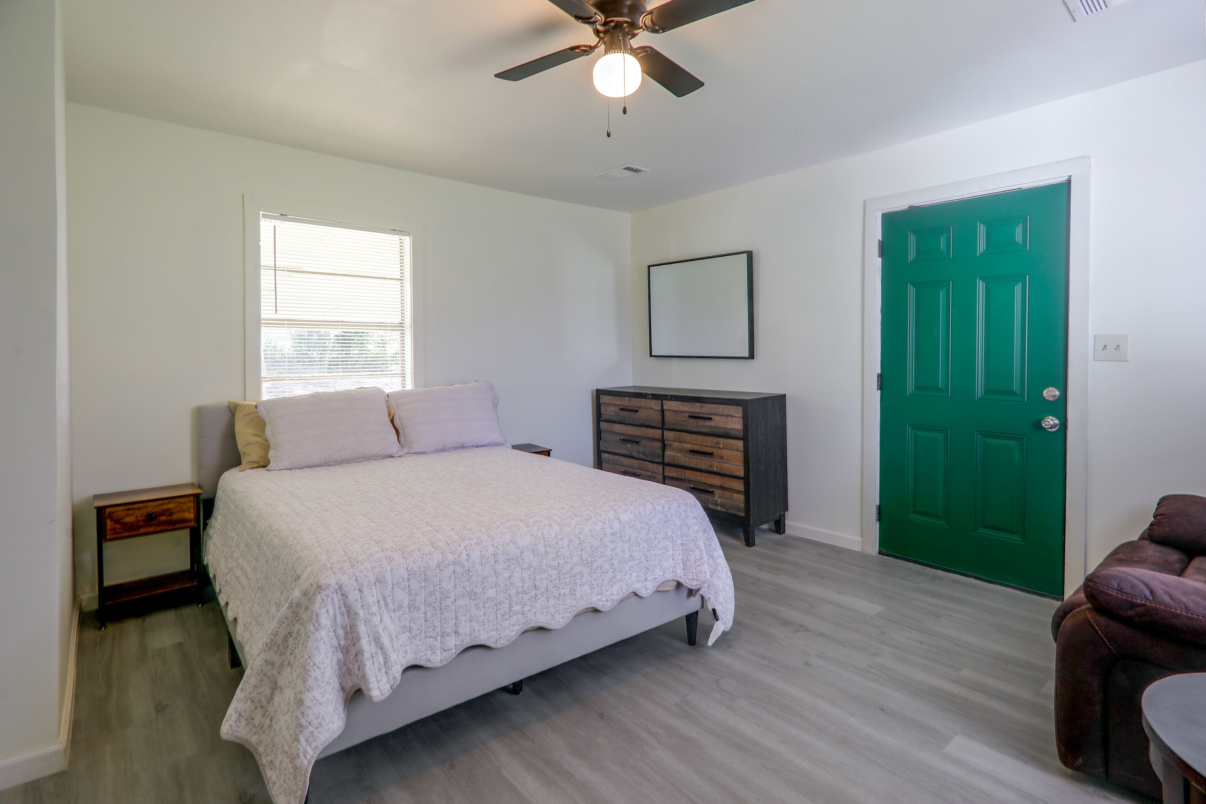 Bedroom 1 | Queen Bed