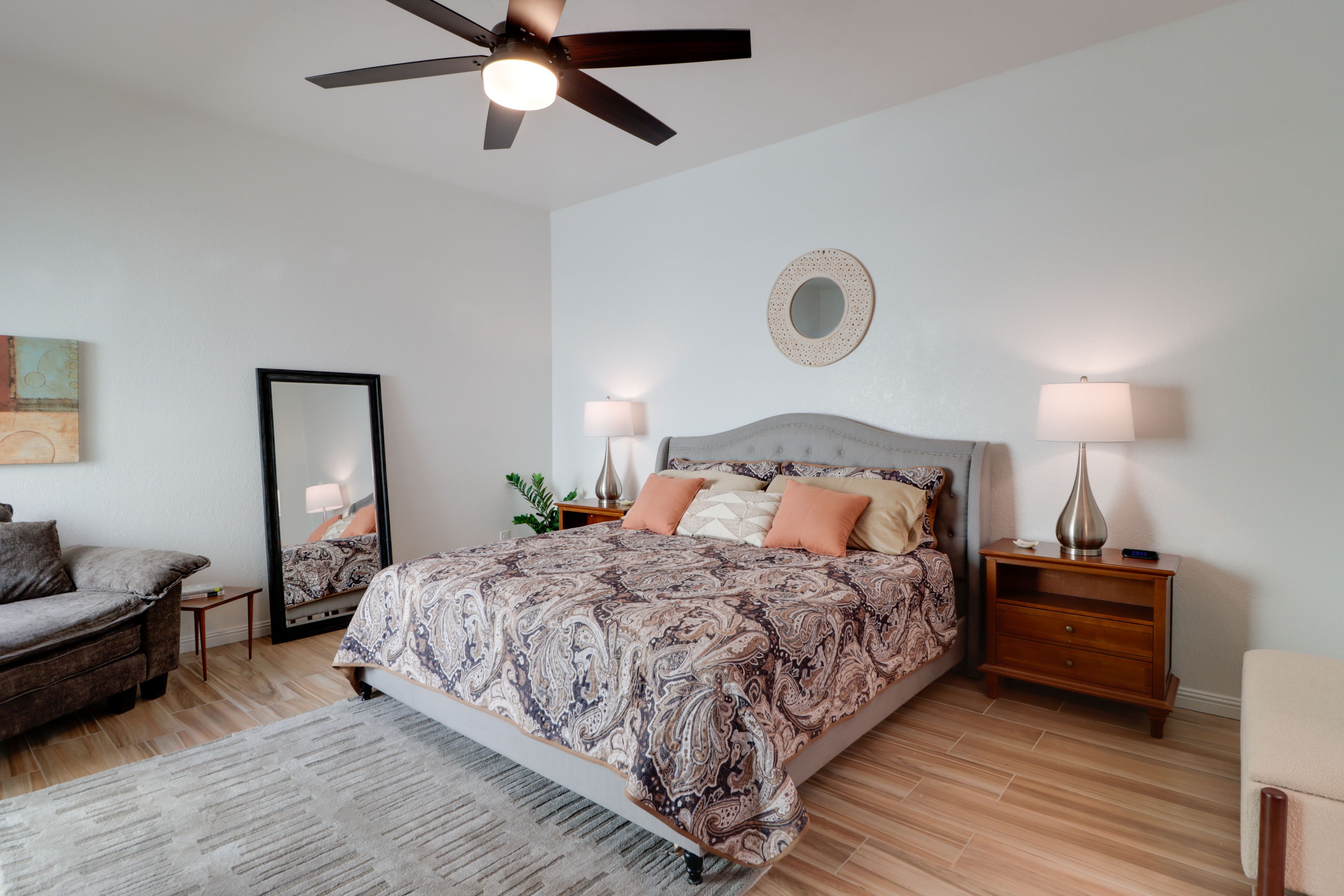 Bedroom | King Bed | En-Suite Bathroom