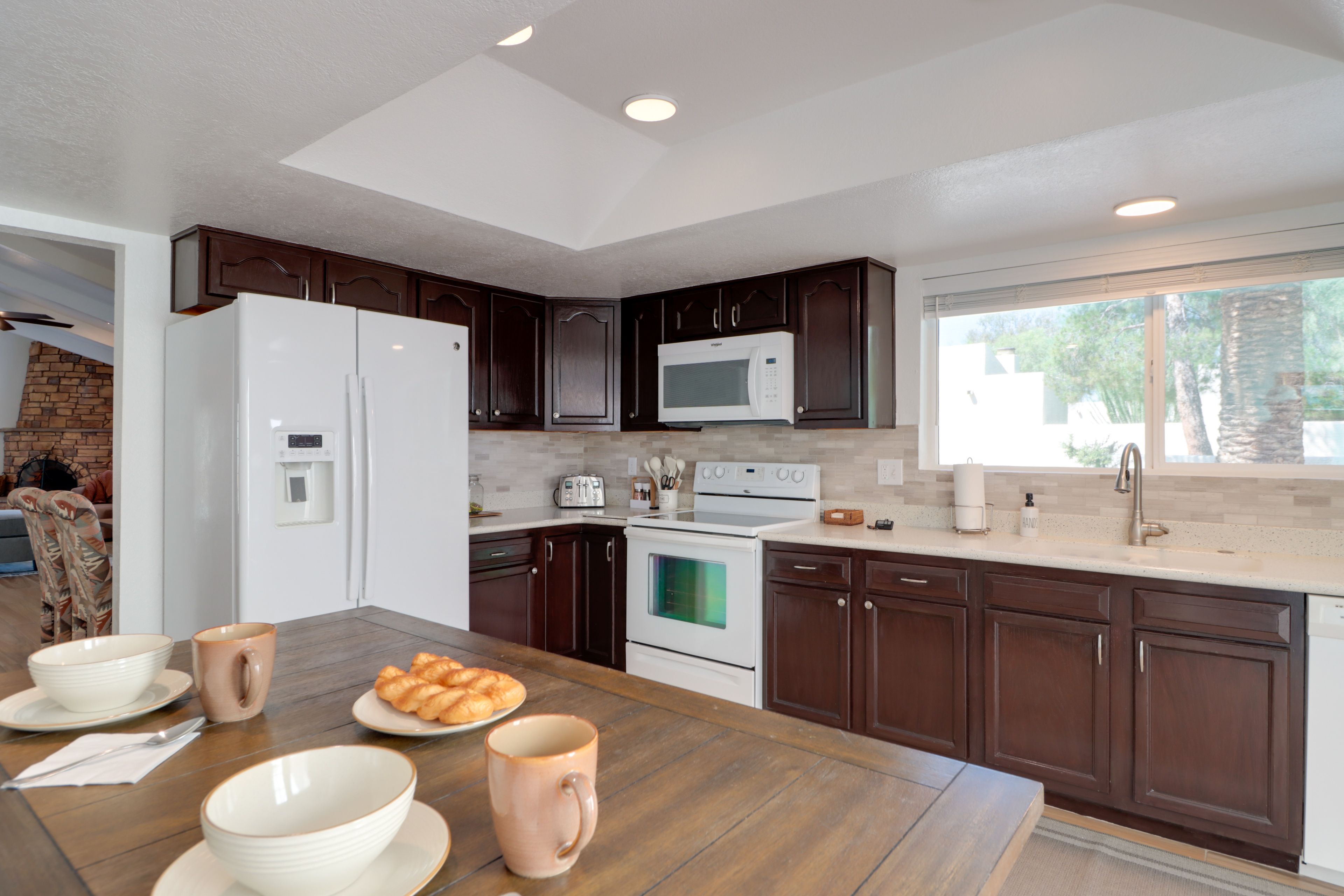 Kitchen & Dining Area | Single-Story Home