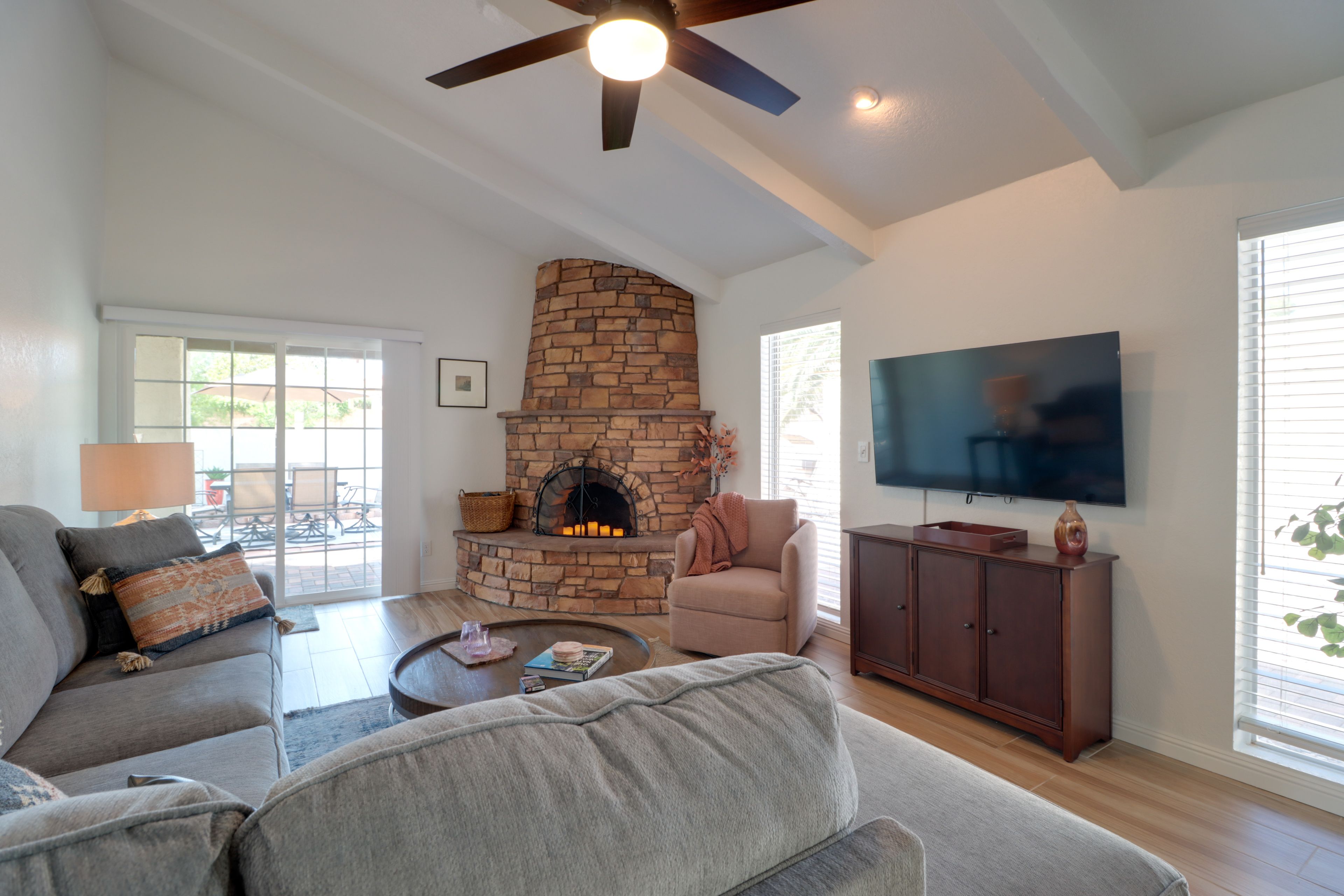 Living Room | Decorative Fireplace