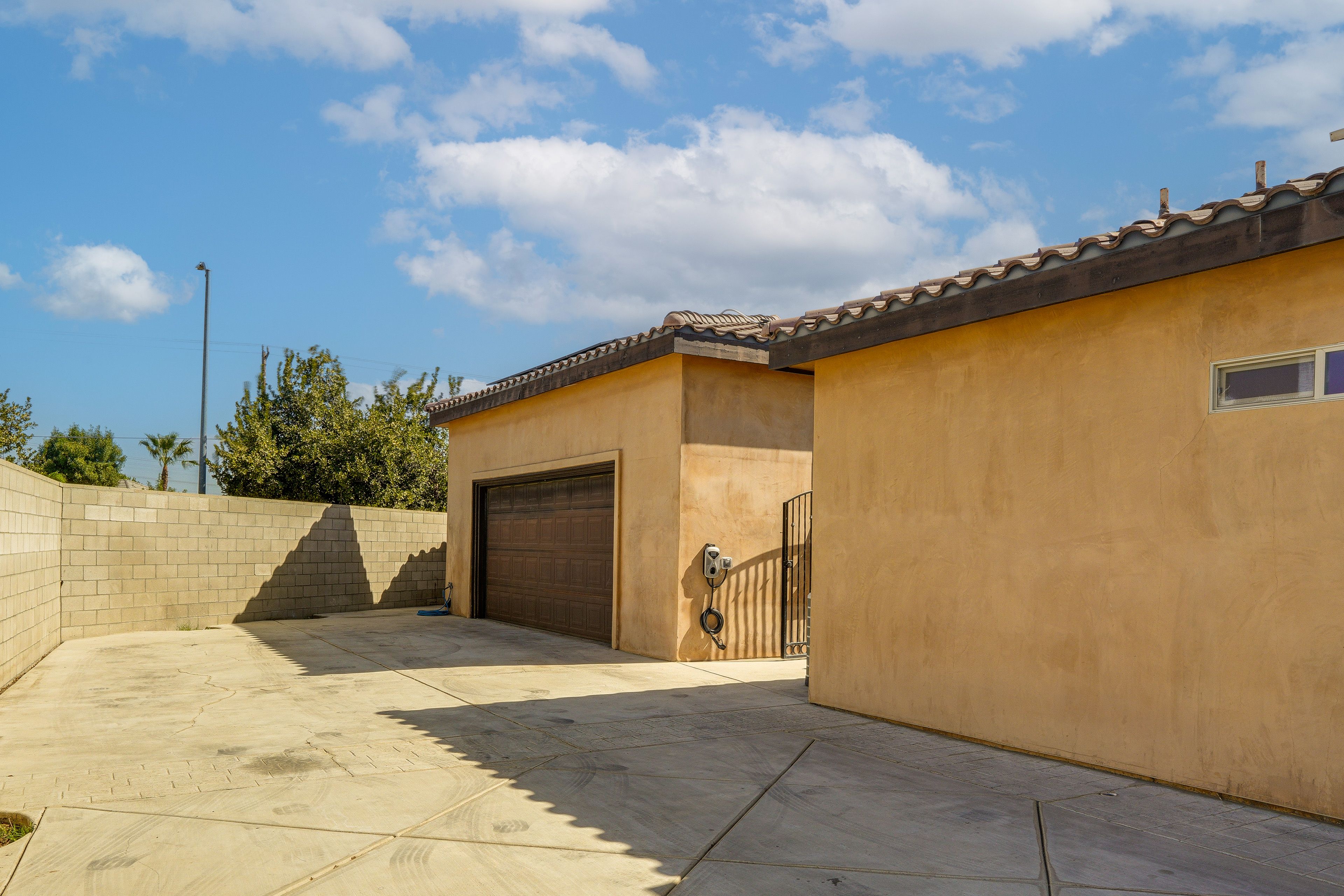 Shared Driveway | 3 Vehicles