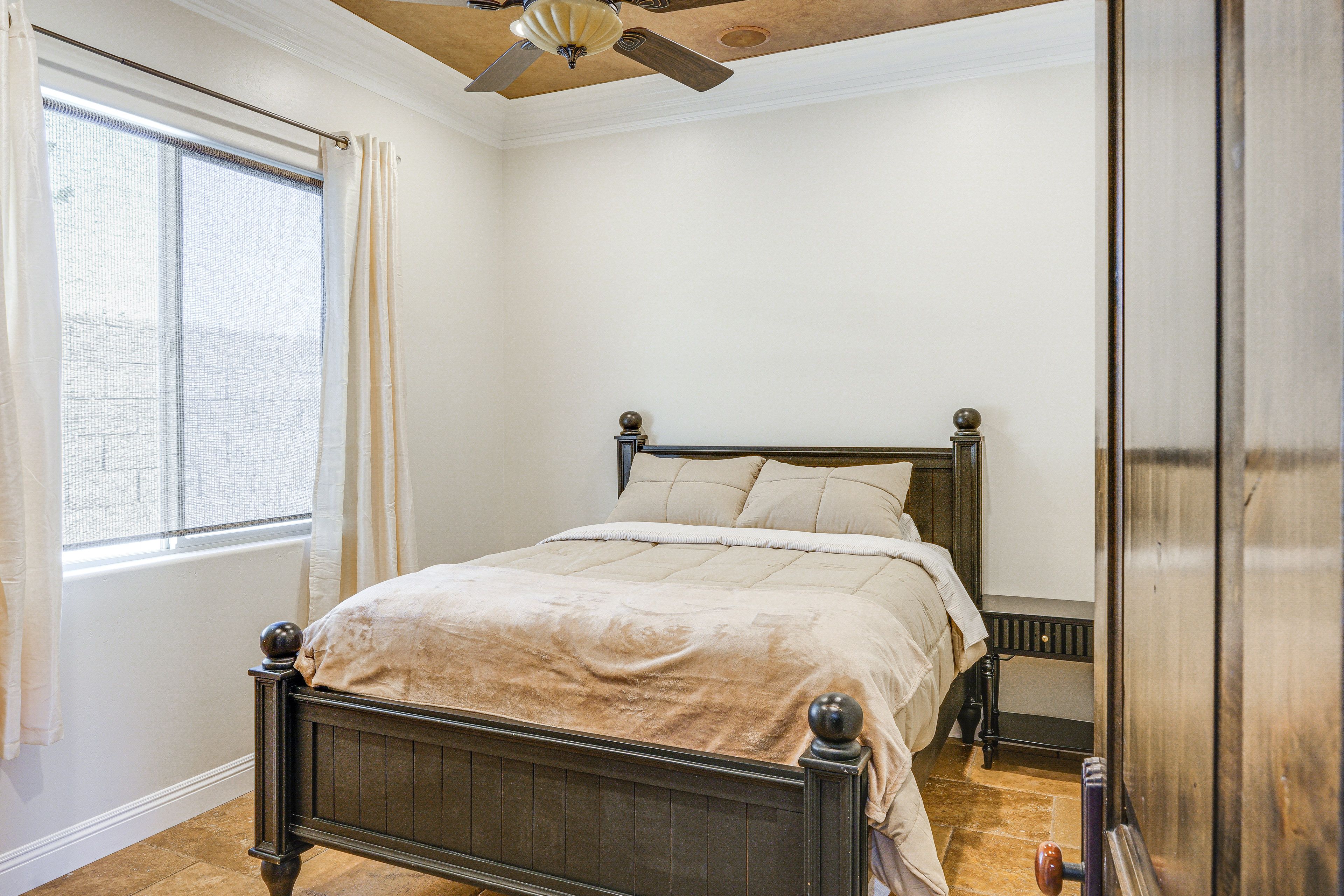 Bedroom 2 | Queen Bed