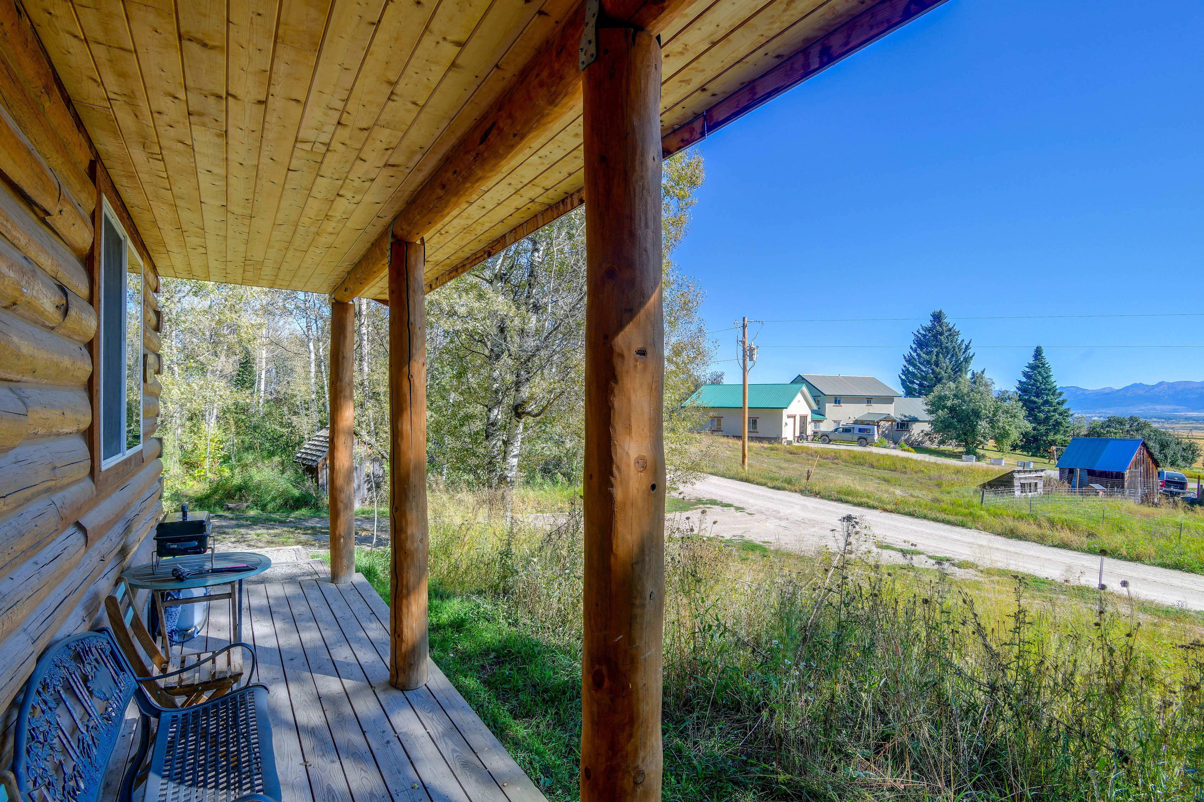 Covered Porch w/ Seating
