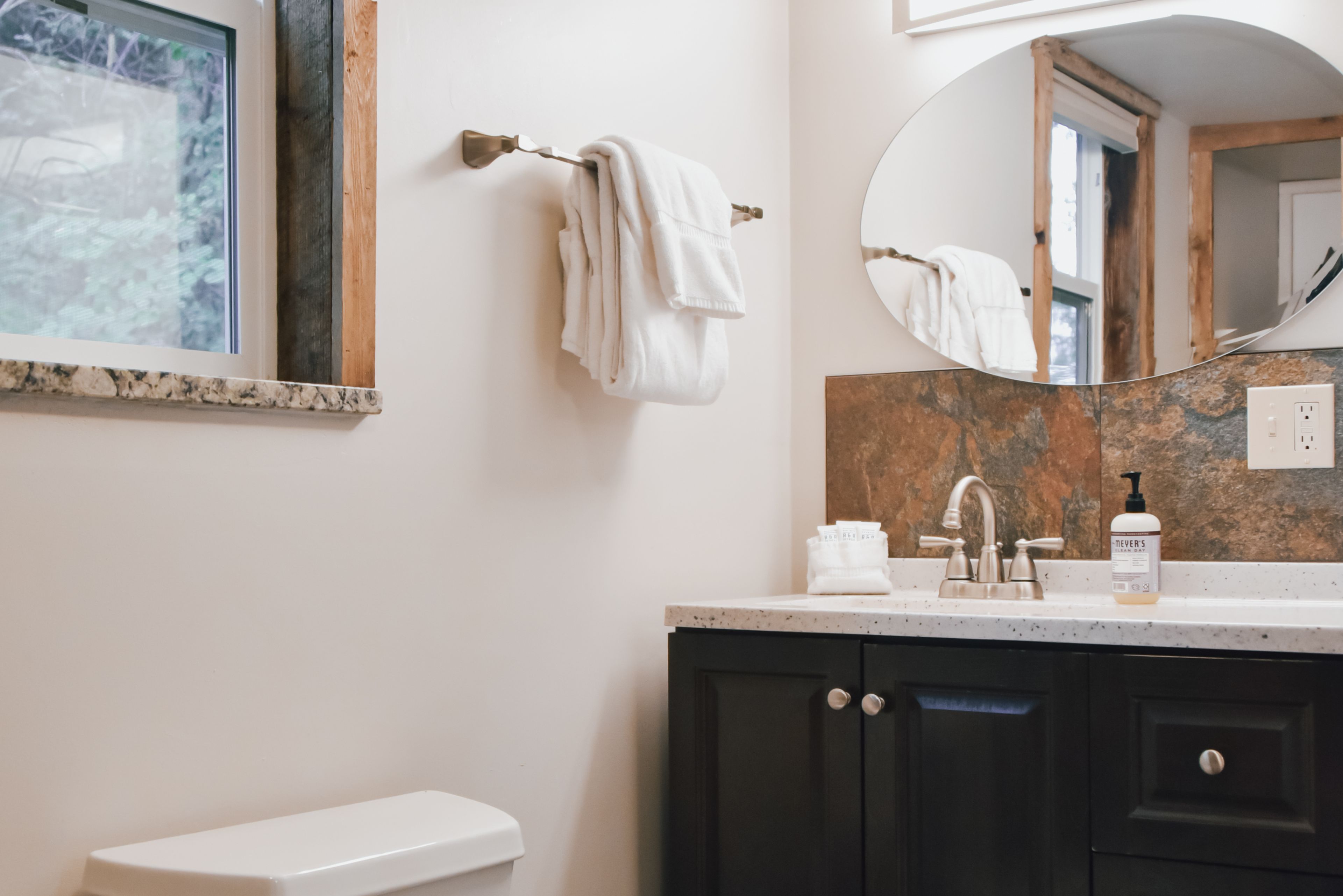 Full Bathroom/Laundry Room