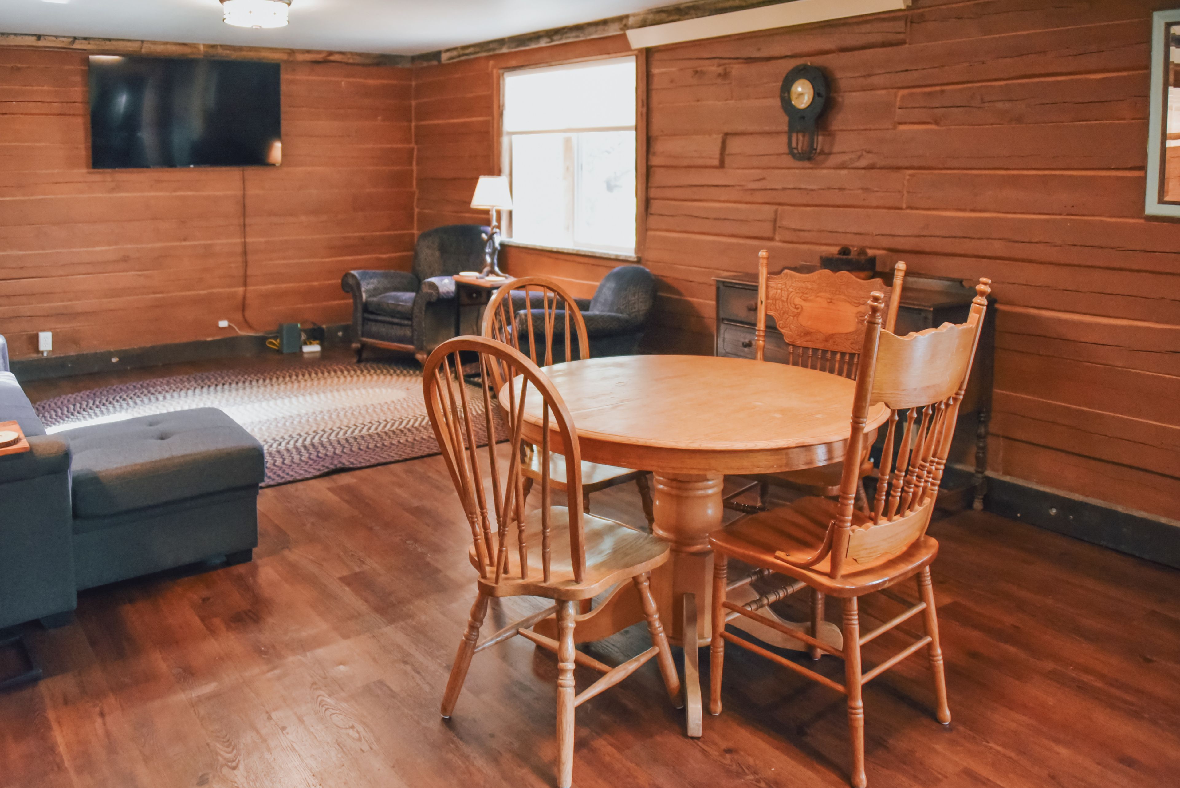 Dining Area | Dishes & Flatware Provided