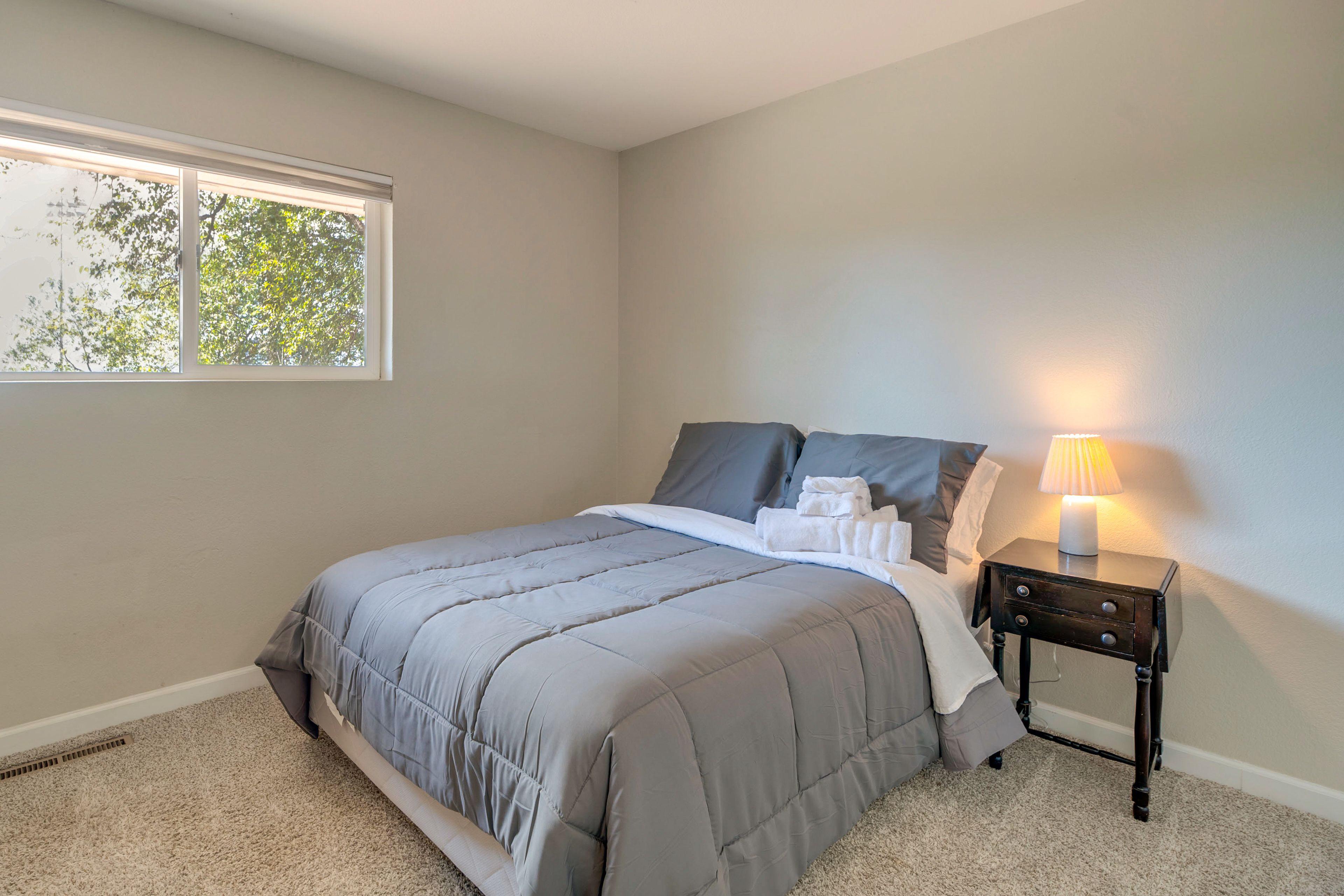Bedroom | Queen Bed | 1st Floor