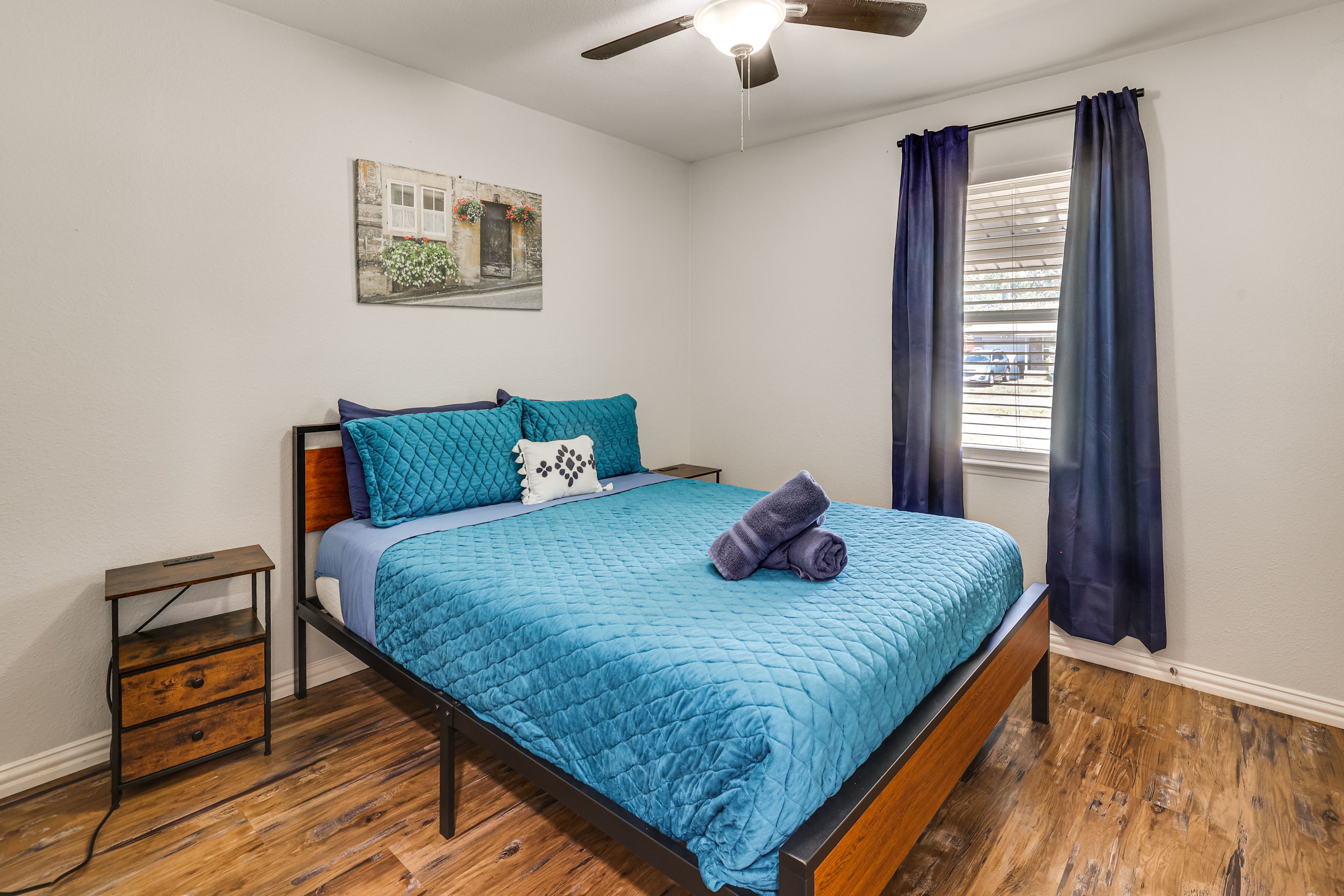 Bedroom 2 | Queen Bed
