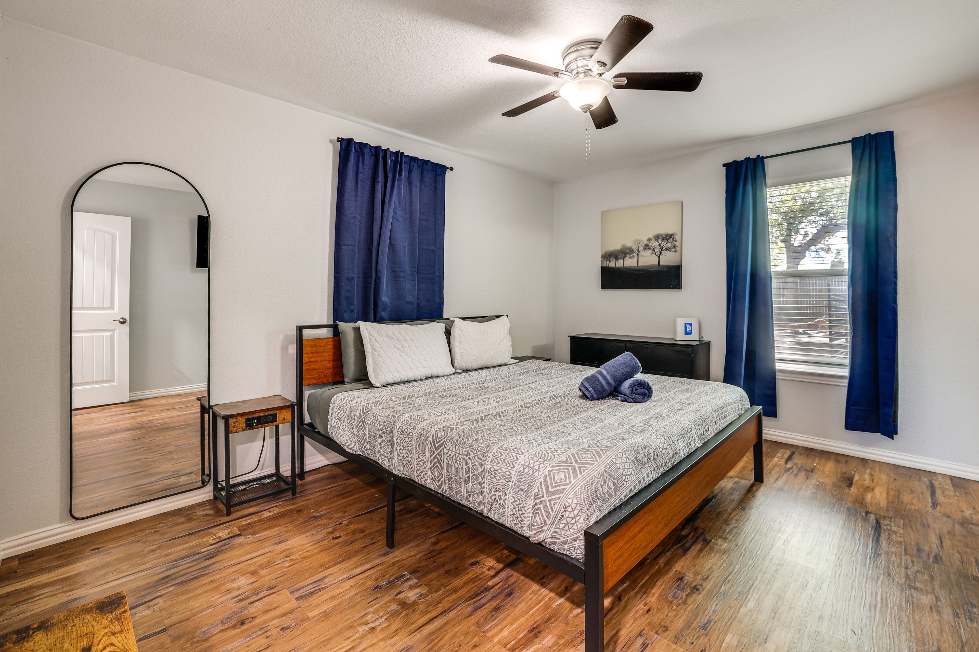 Bedroom 1 | King Bed