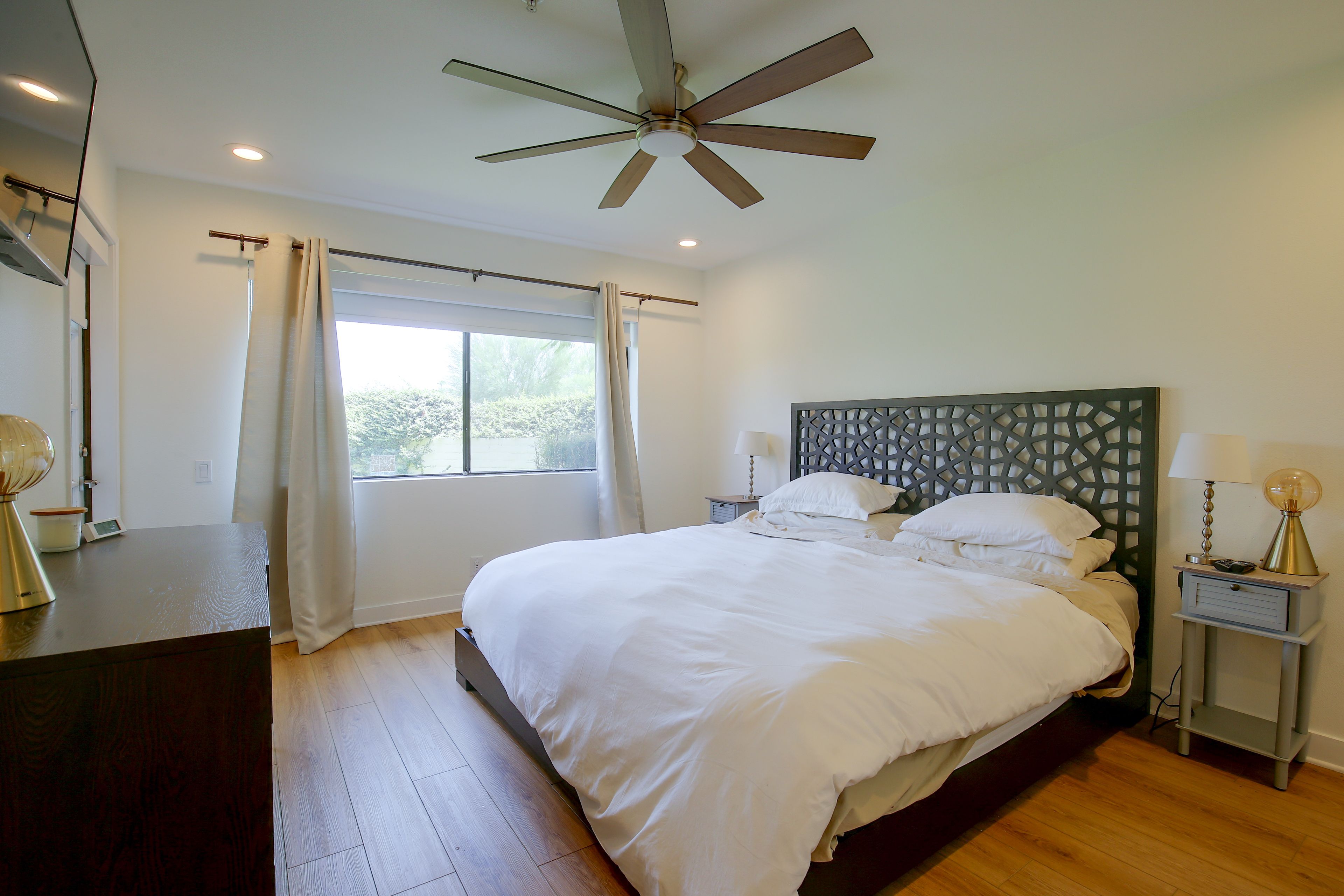 Bedroom 1 | King Bed