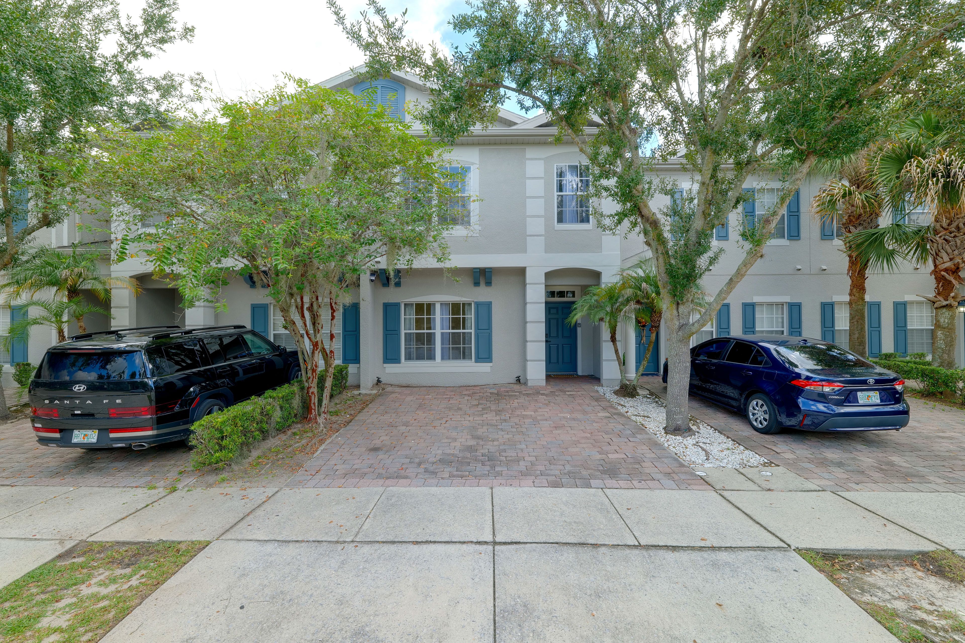 Exterior | Driveway (3 Vehicles)