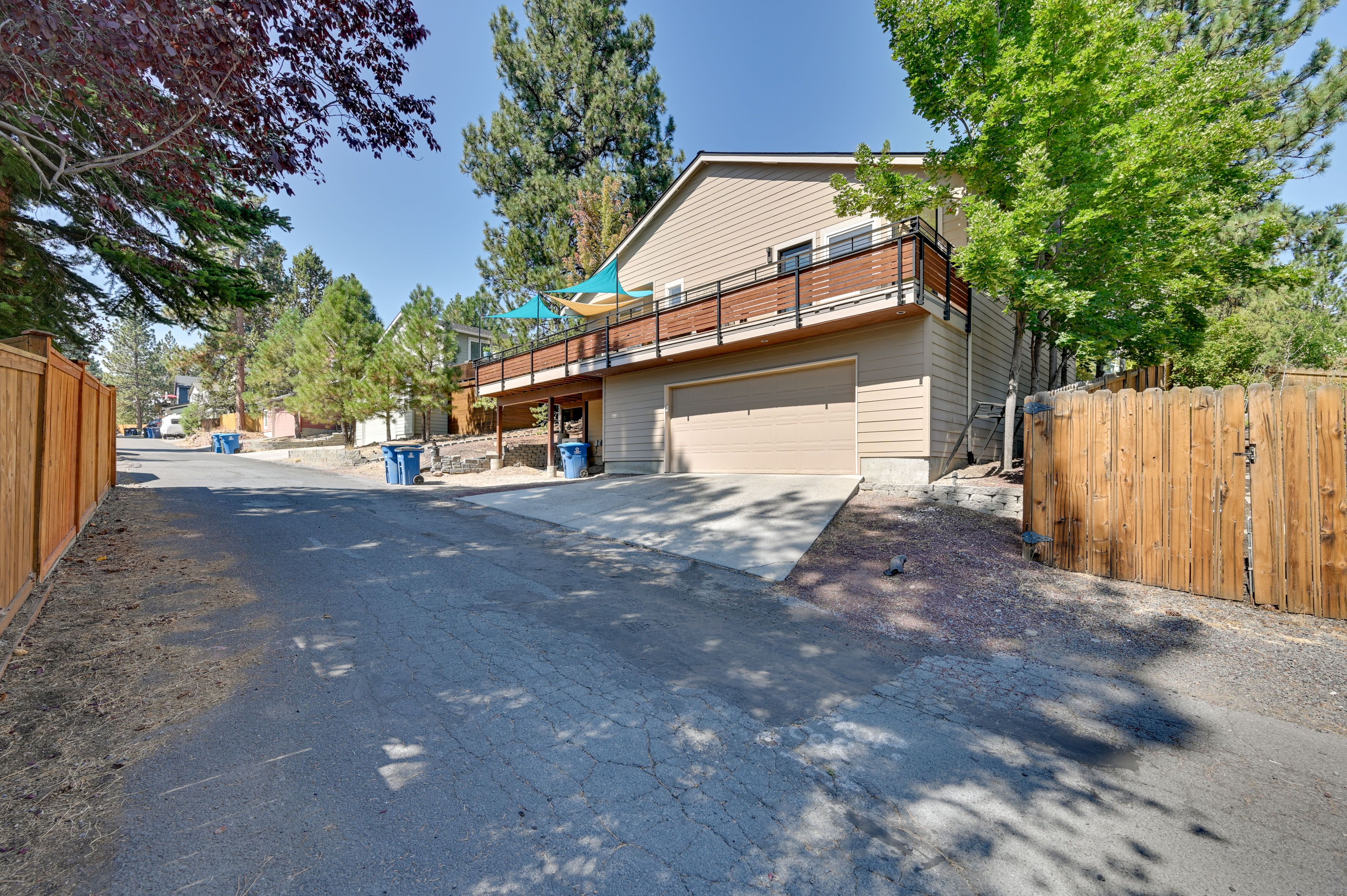 Driveway Parking (3 Vehicles) | Street Parking | No Garage Access