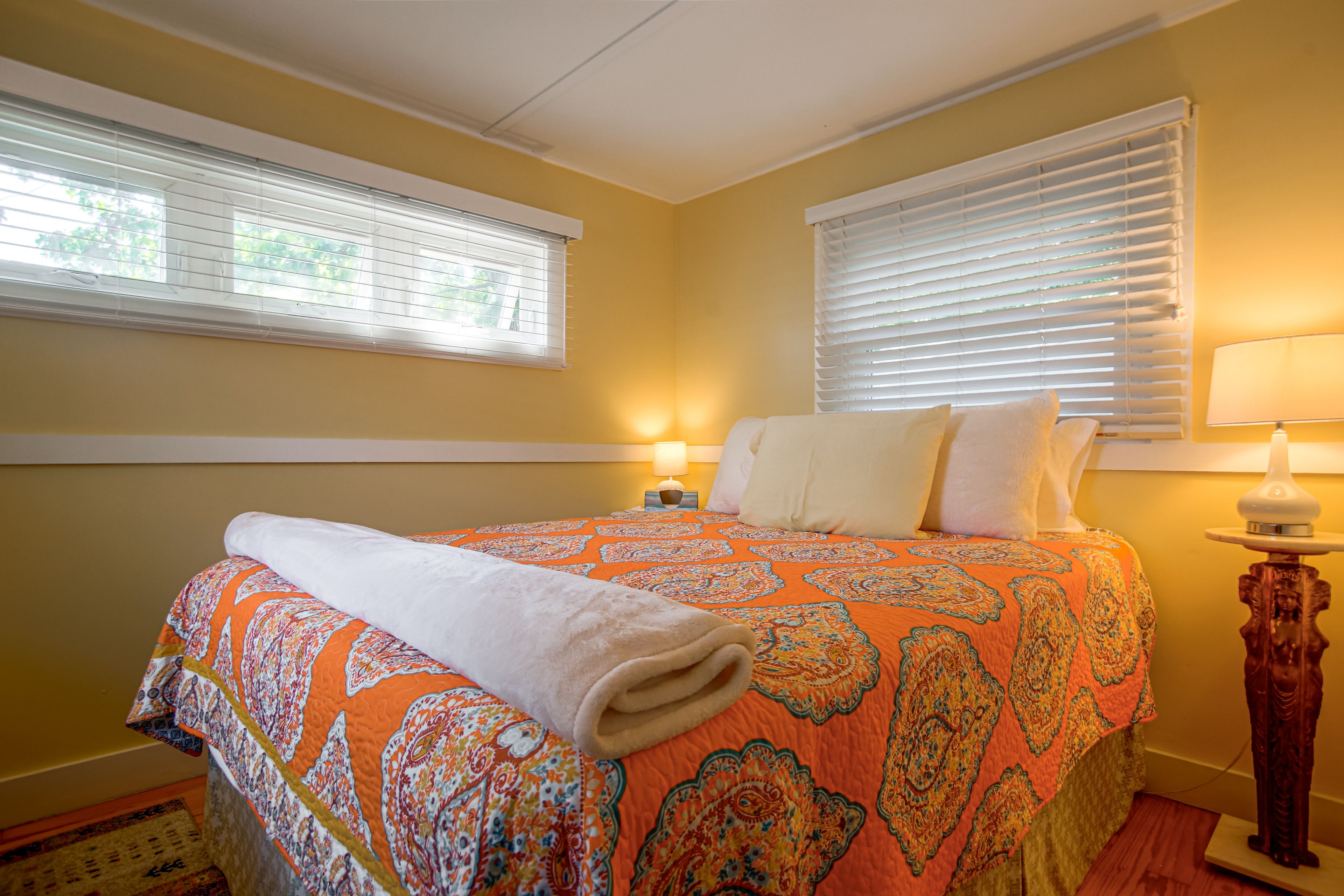 Bedroom 1 | Queen Bed