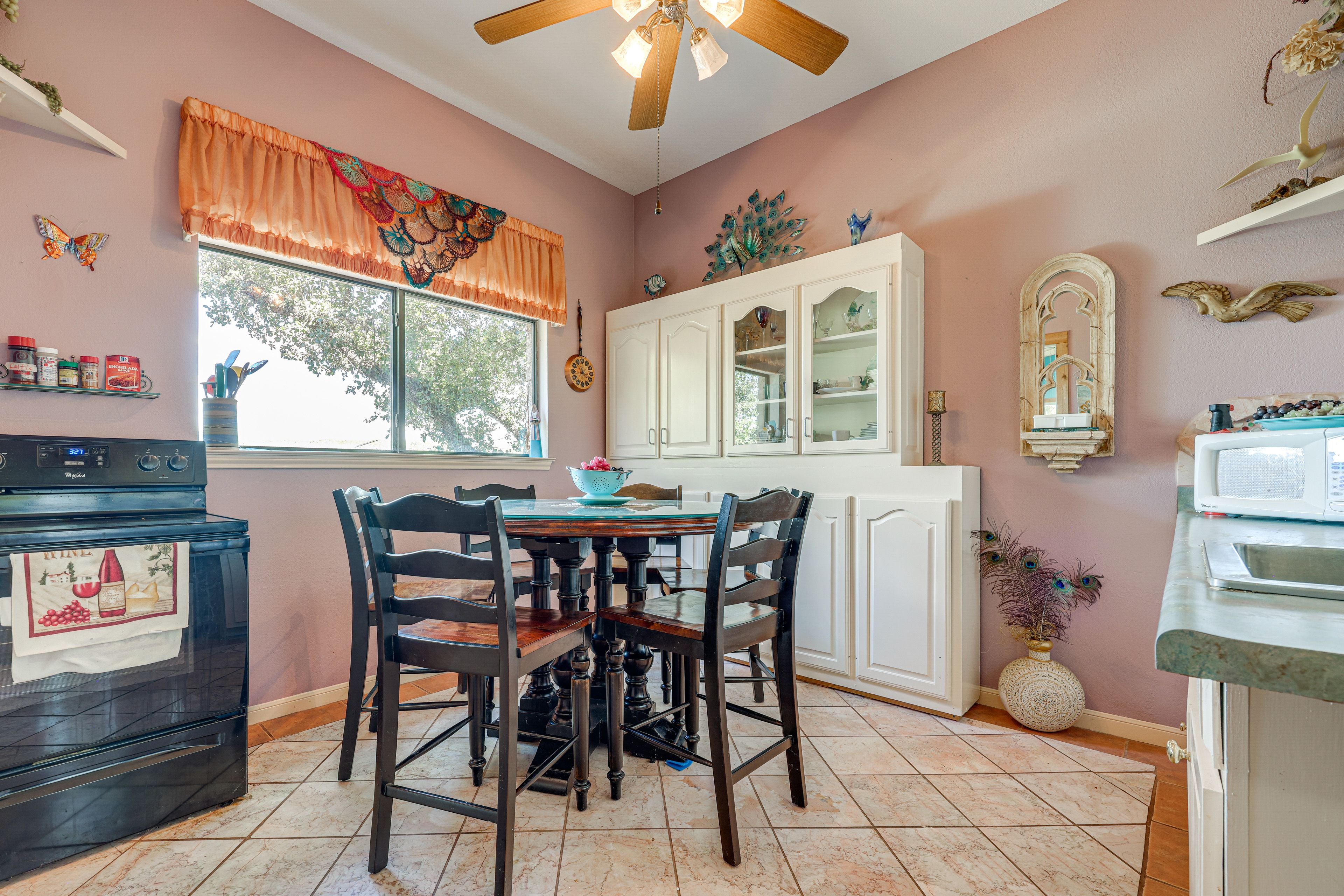 Additional Kitchen & Dining Area | Lower Level