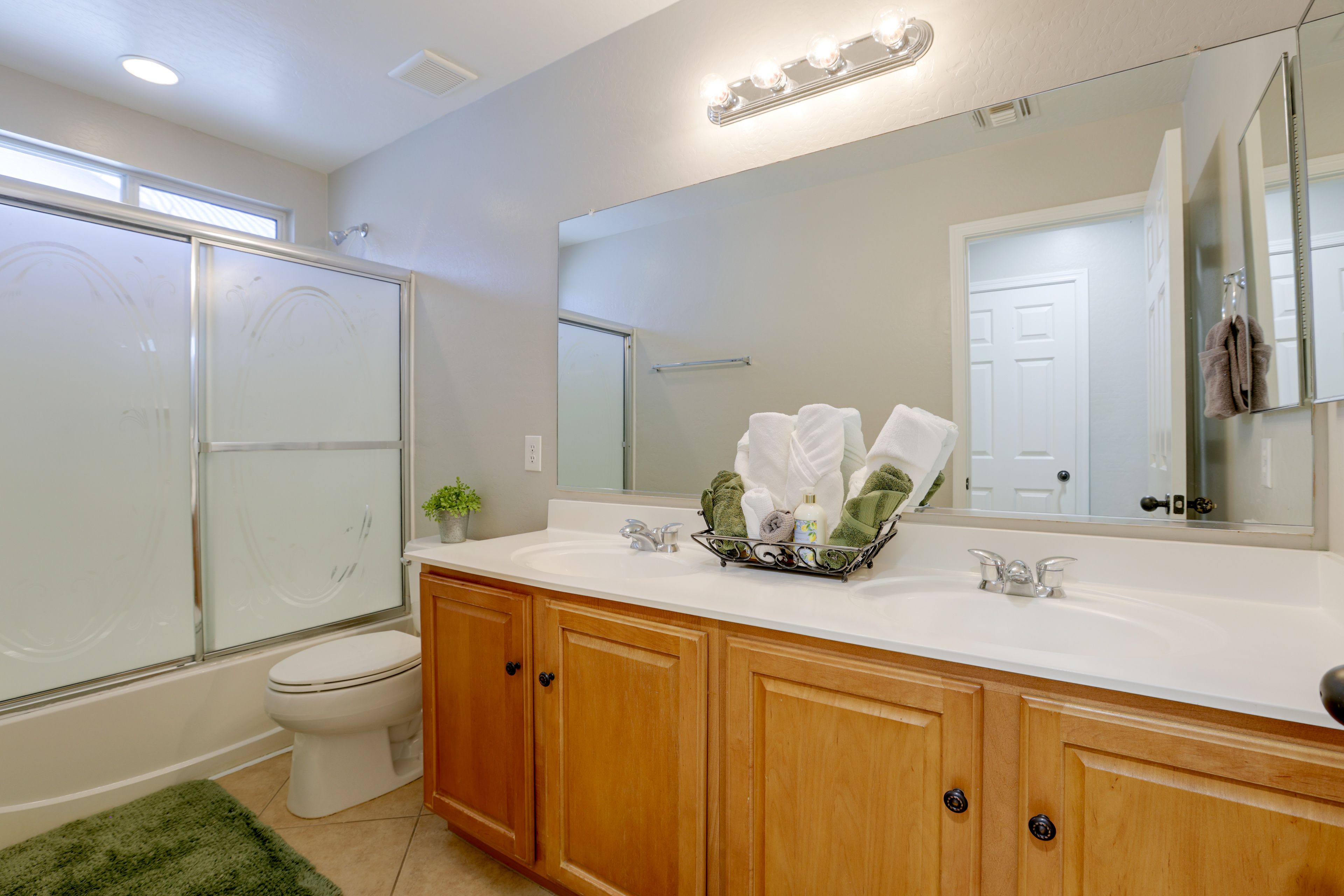 Full Bathroom | 2nd Floor