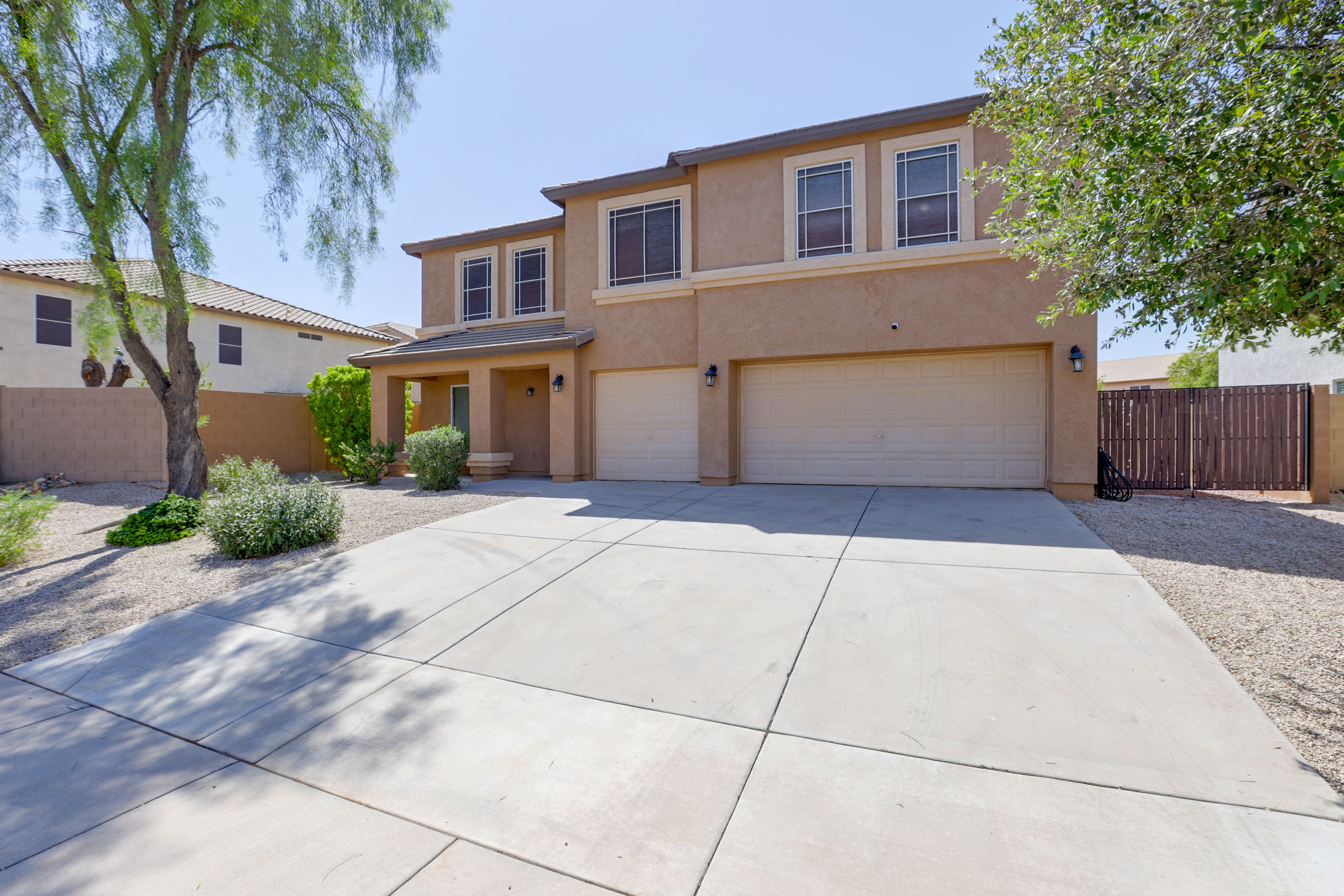 Garage Parking | 3 Vehicles | Driveway Parking | 3 Vehicles