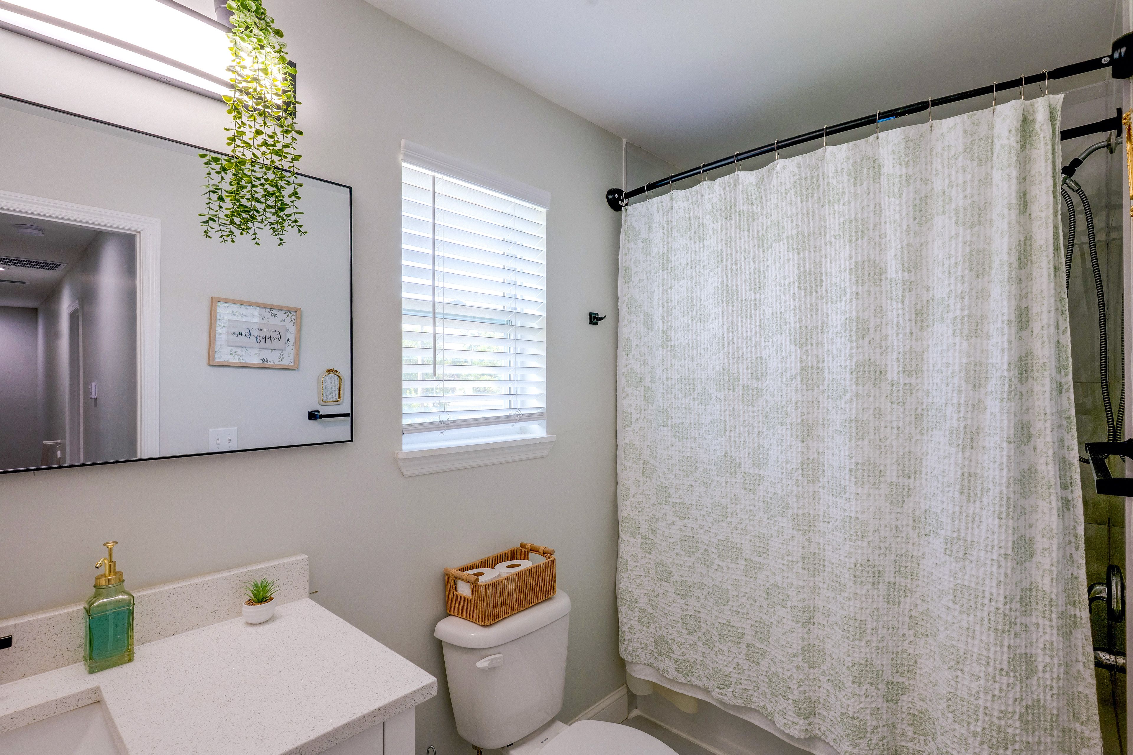 Full Bathroom | 2nd Floor