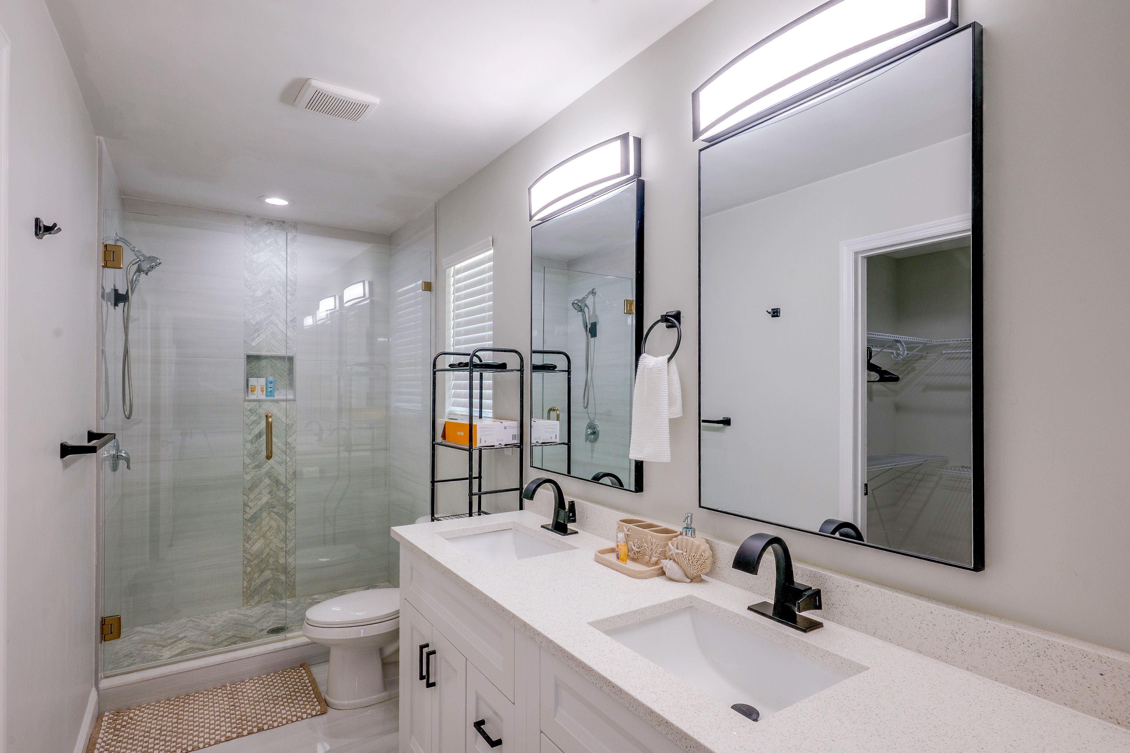 Full Bathroom | 2nd Floor