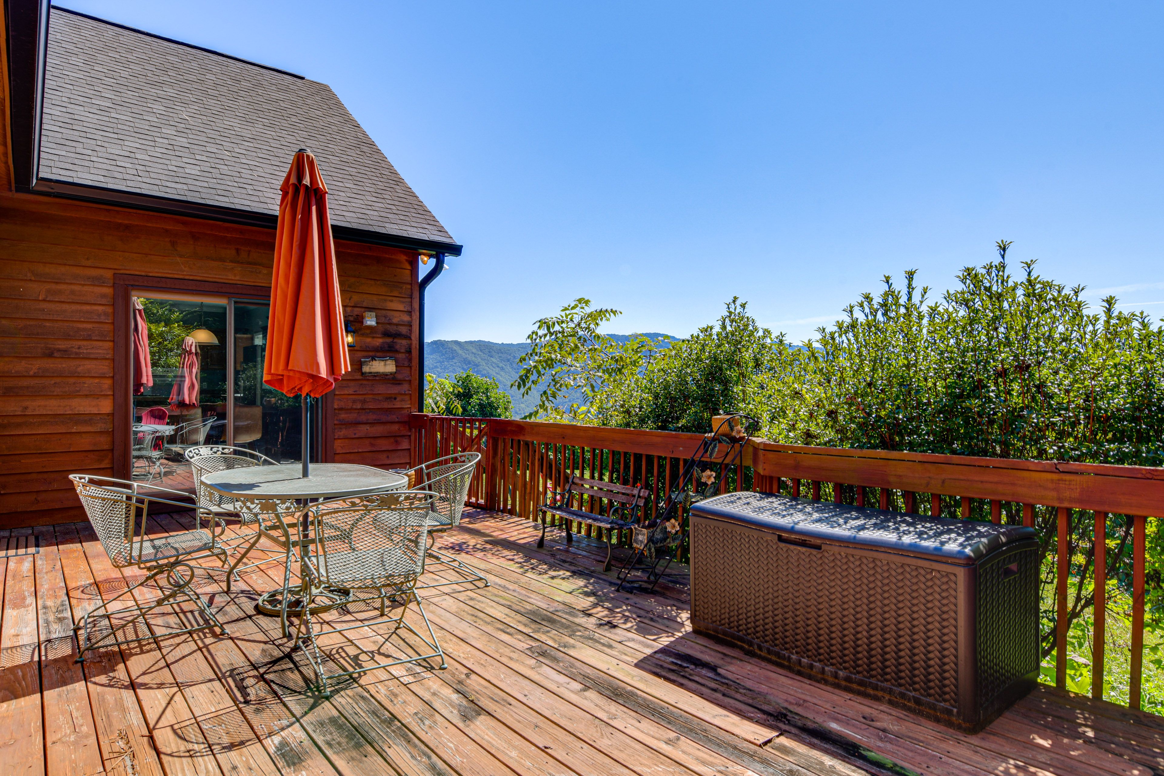 Hot Springs Vacation Rental | 3BR | 2BA | 1,922 Sq Ft | 8 Steps to Enter
