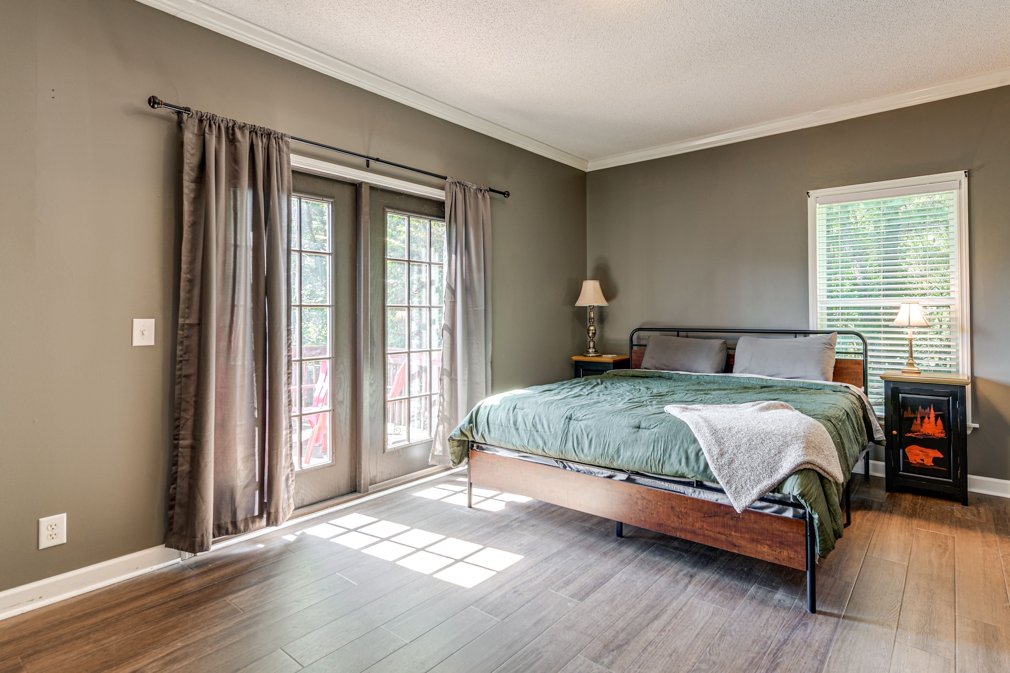 Bedroom 1 | King Bed