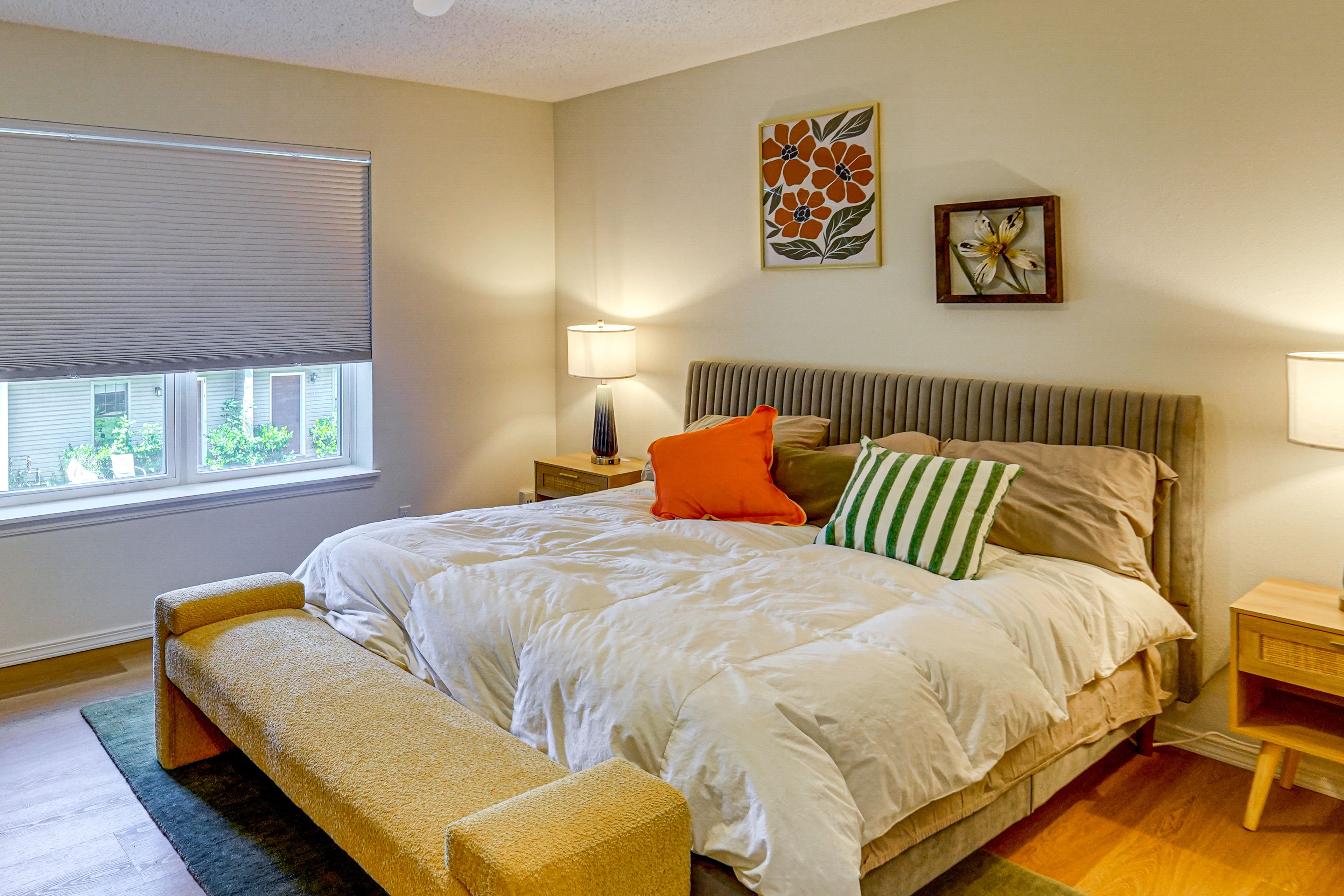 Bedroom | Queen Bed | Desk | 2nd Floor