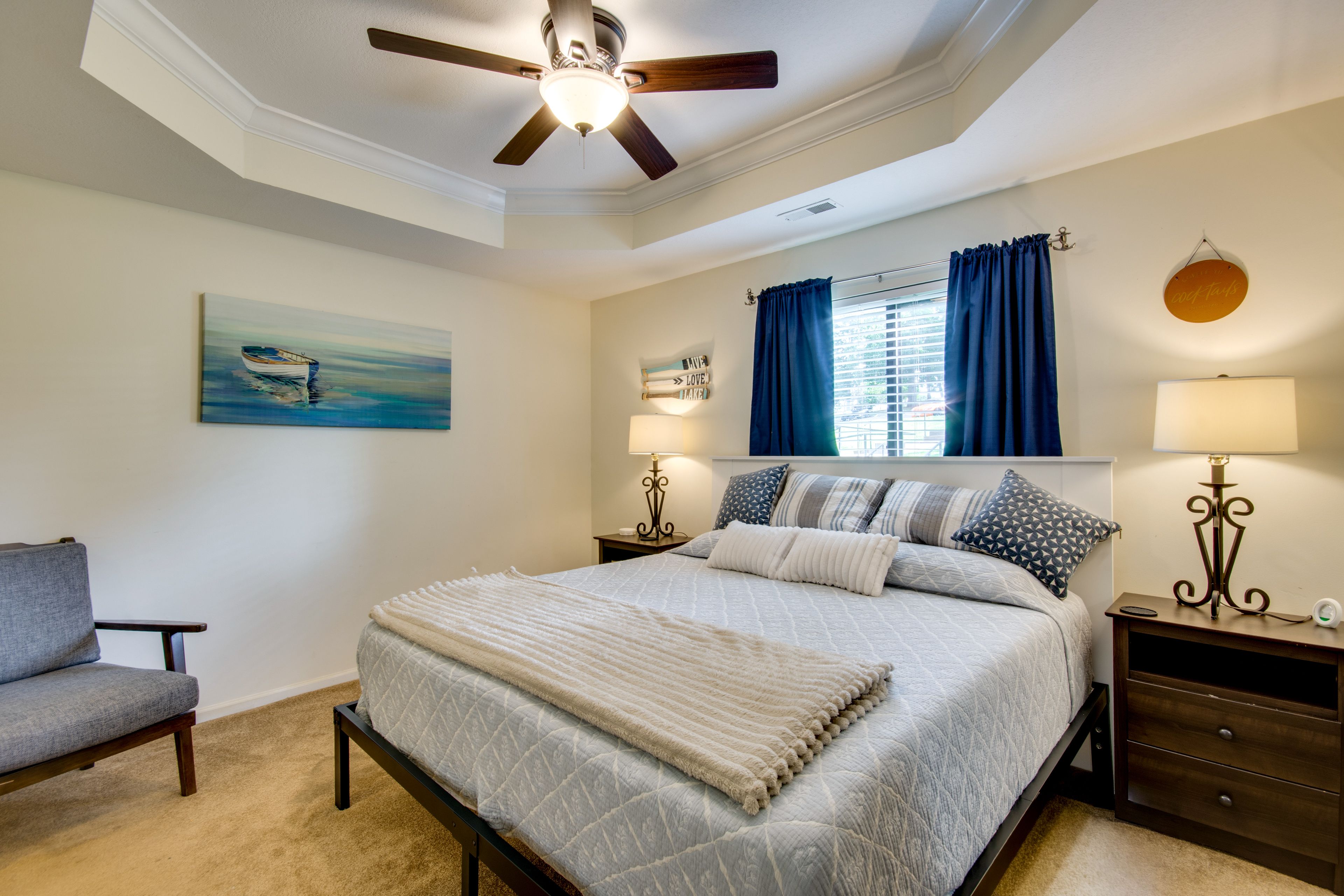 Studio | Queen Bed