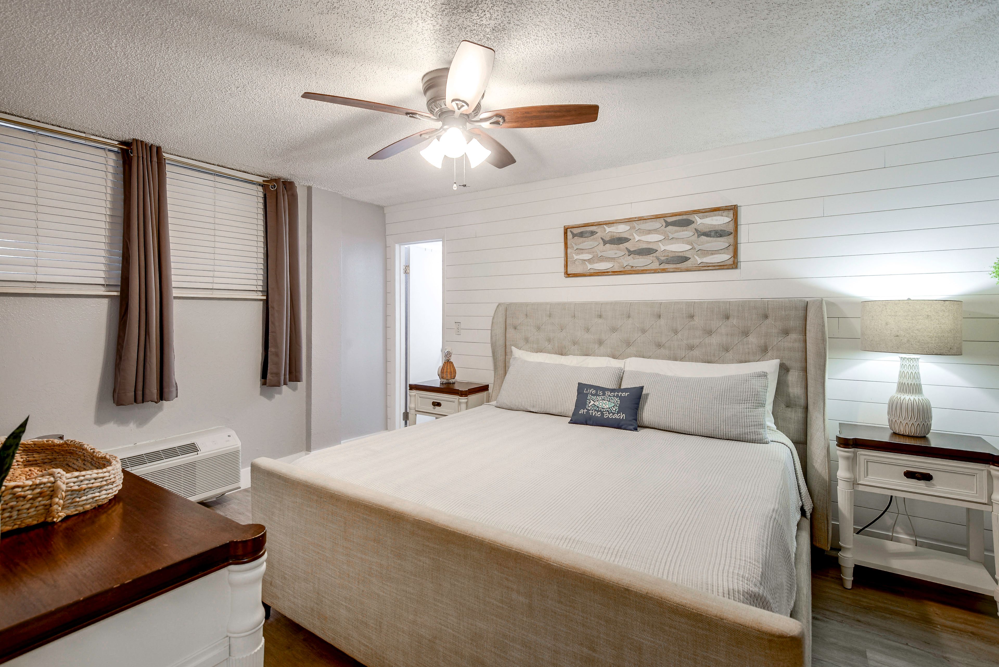 Bedroom | King Bed