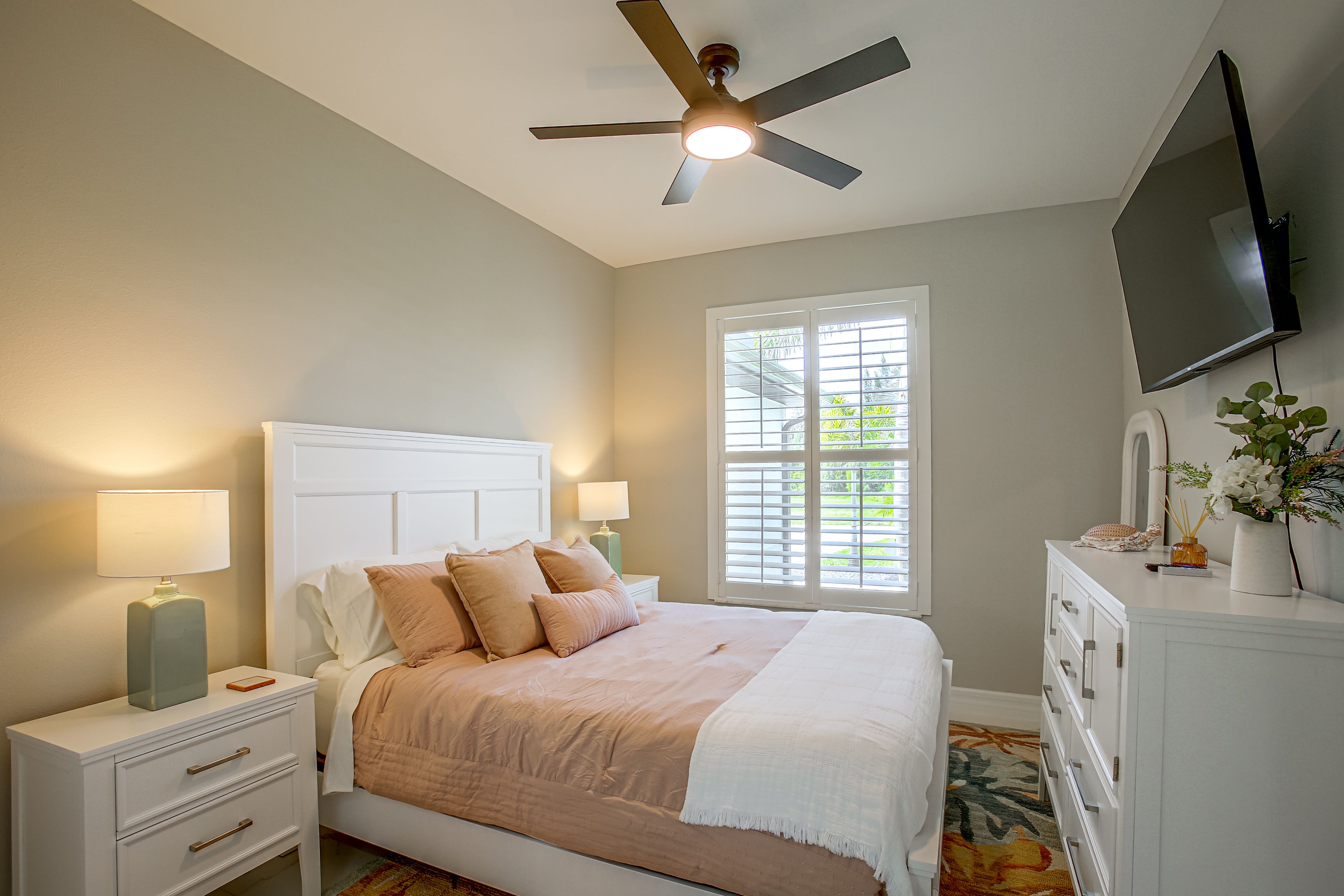 Bedroom 4 | Queen Bed