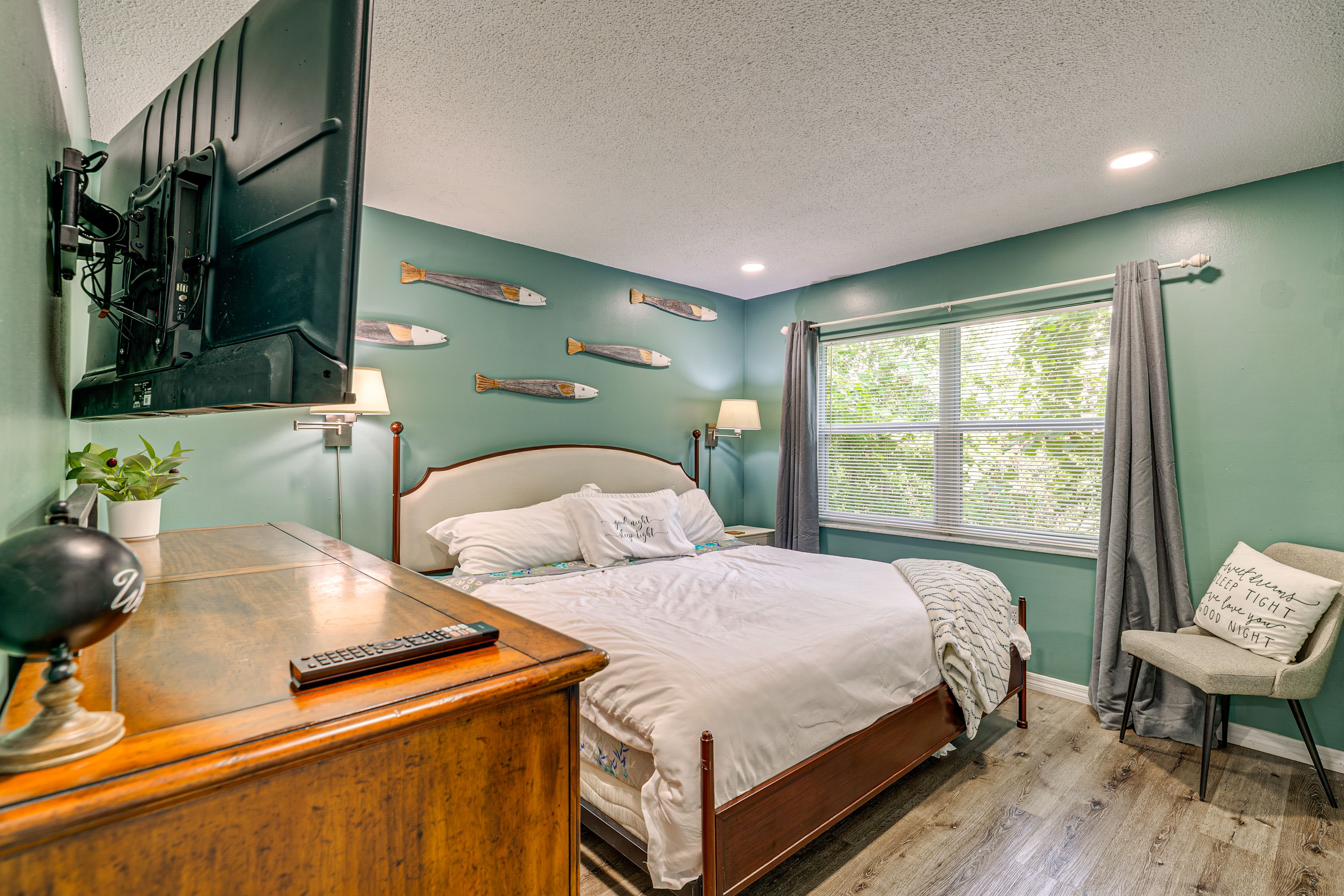 Unit 1 | Bedroom 1 | King Bed
