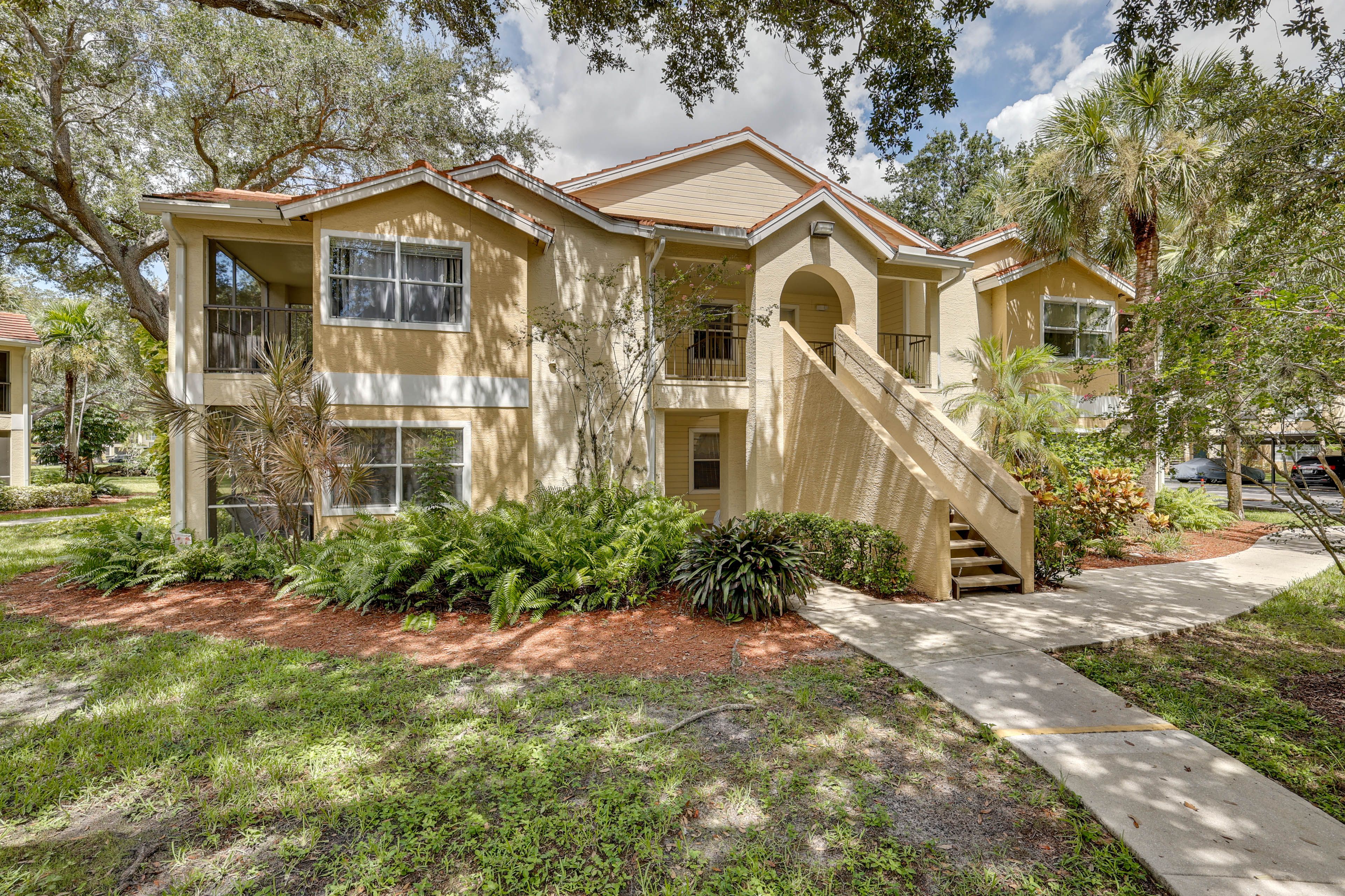 Venetian Palms | Located on 2nd Floor