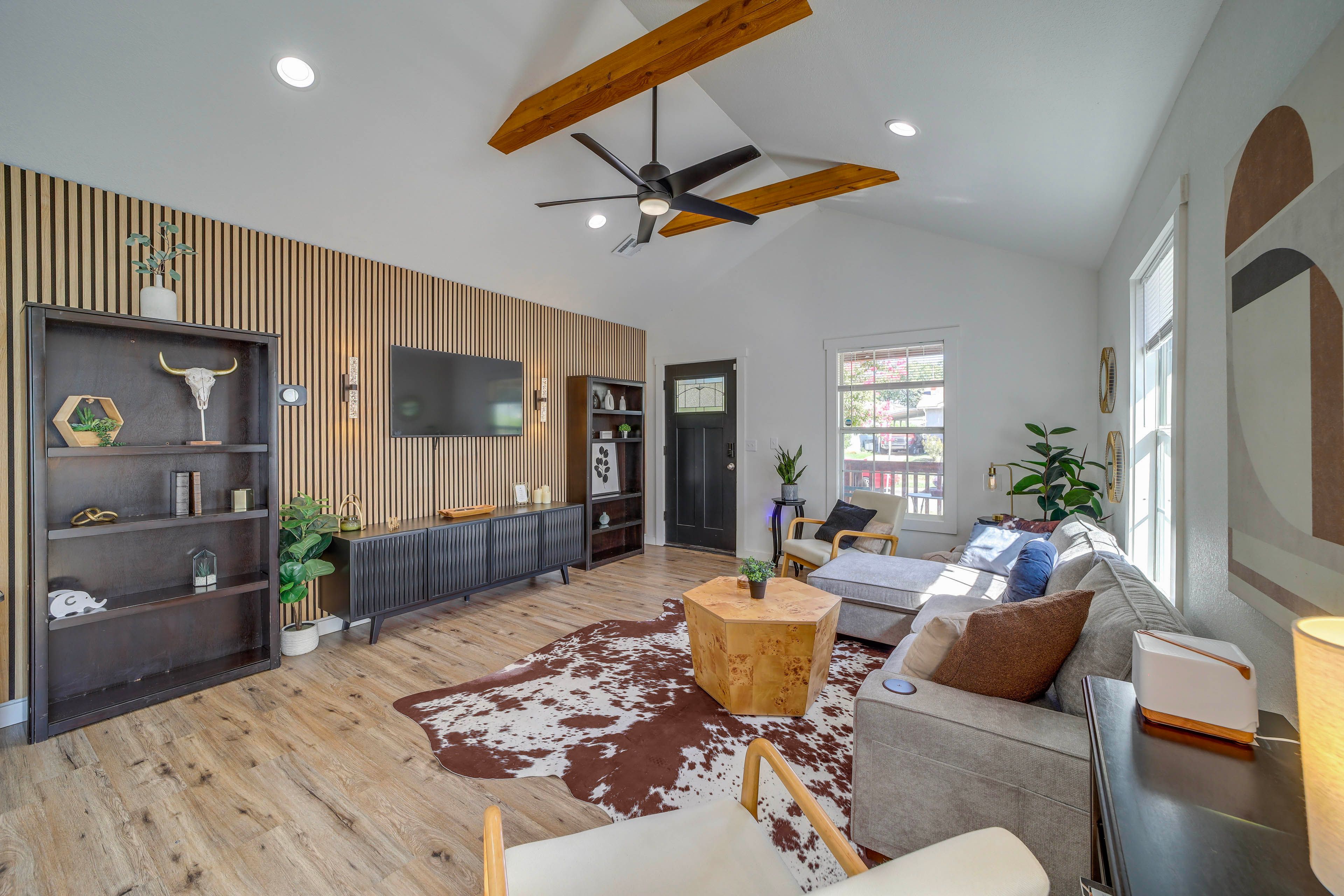Tulsa Vacation Rental | 1BR | 1BA | 625 Sq Ft | Stairs Required