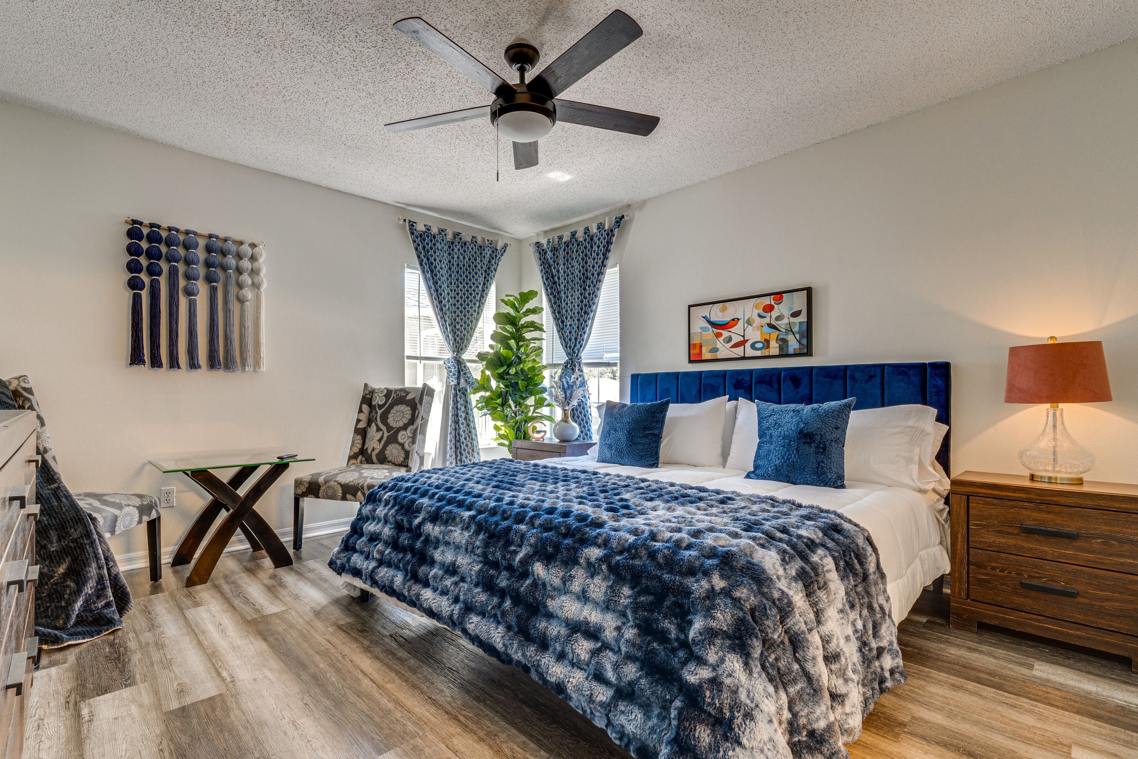 Bedroom | King Bed | 1st Floor
