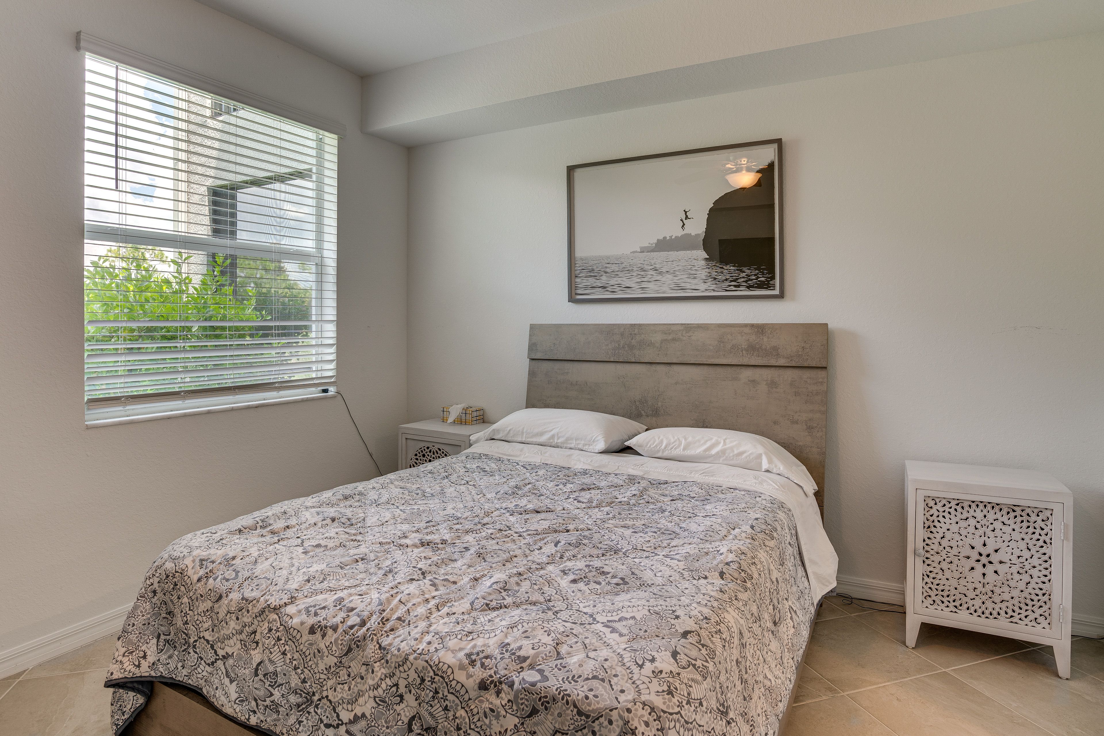 Bedroom 2 | Queen Bed