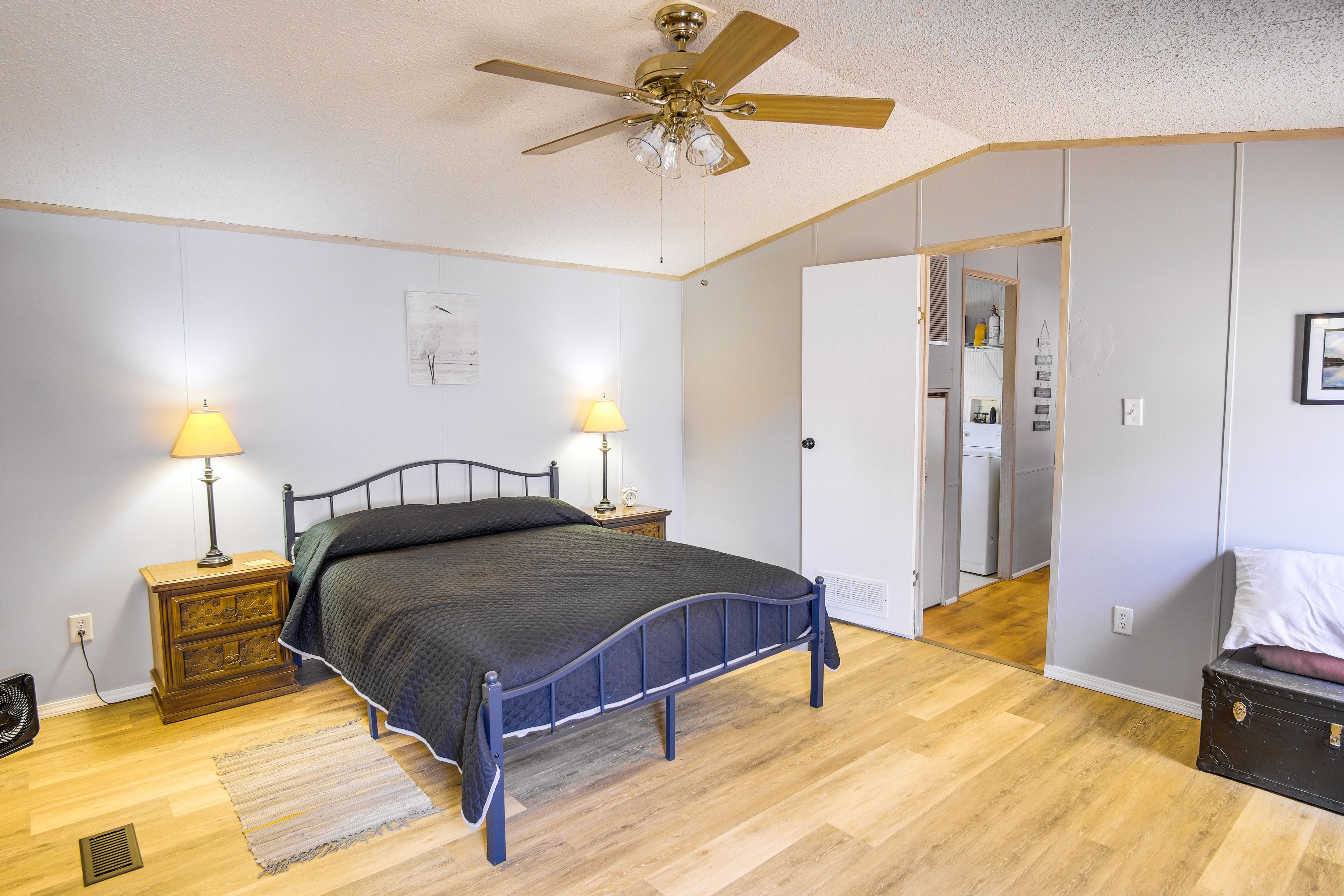 Bedroom 1 | Queen Bed