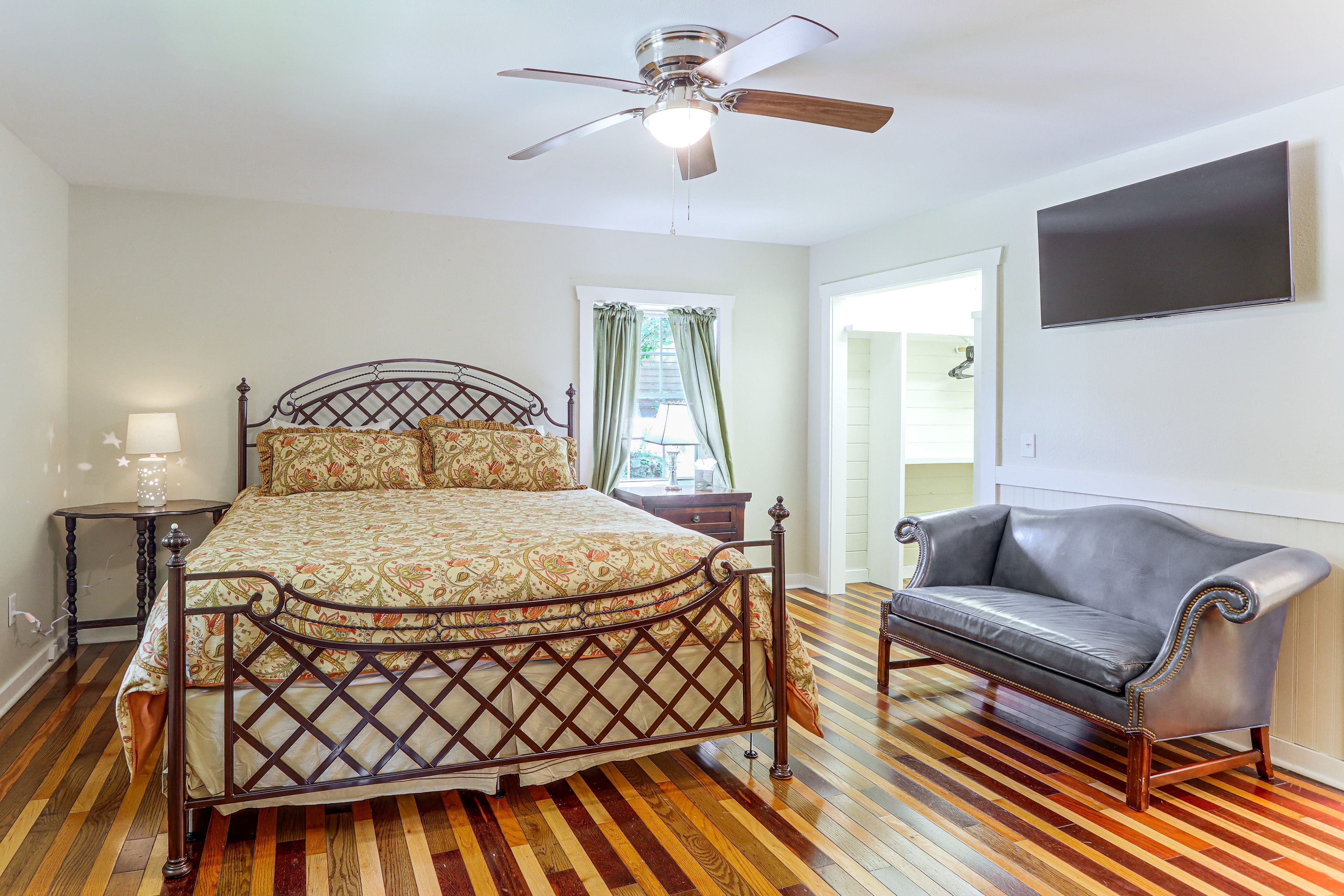 Bedroom 1 | King Bed