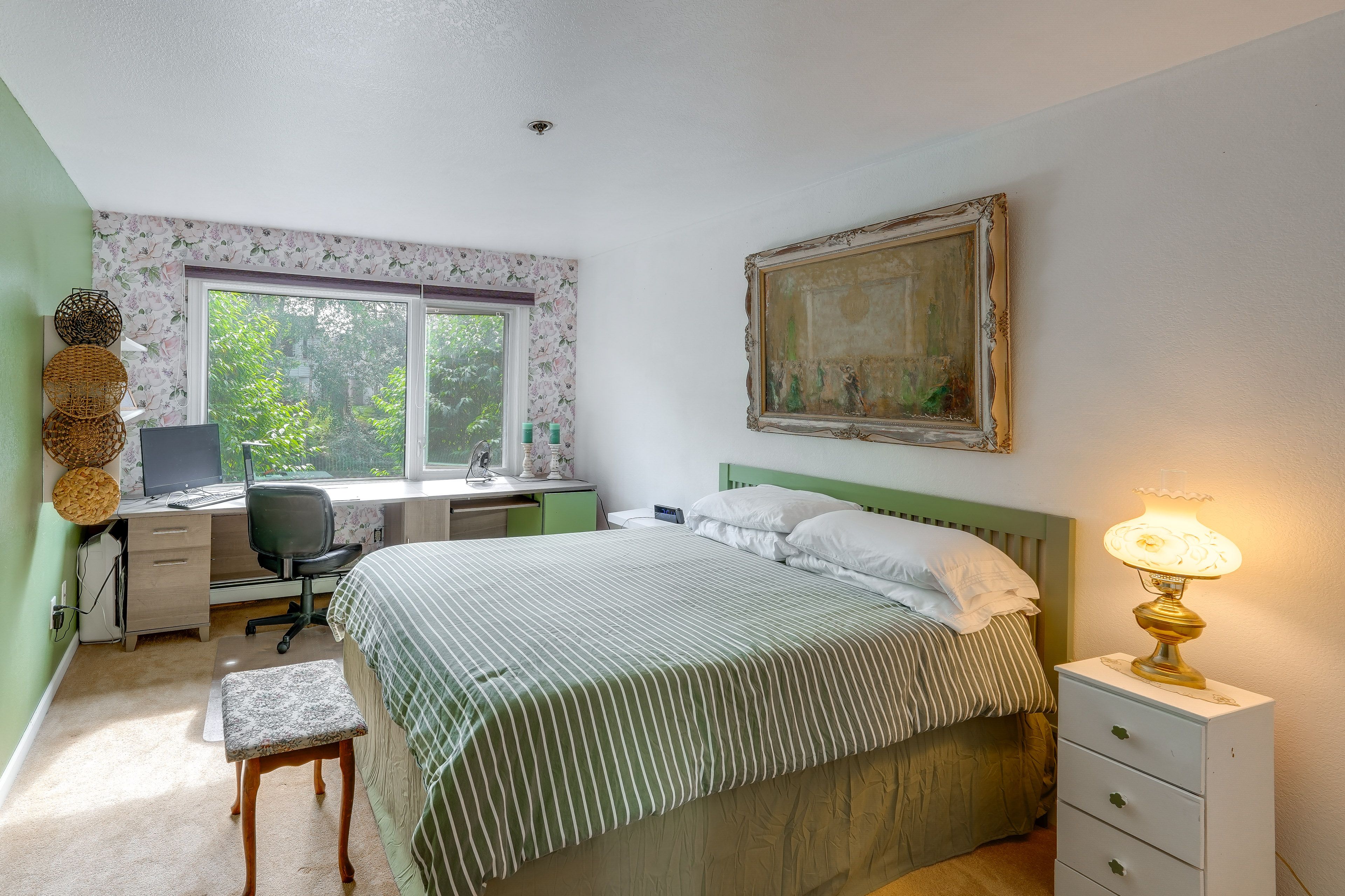 Bedroom | Queen Bed