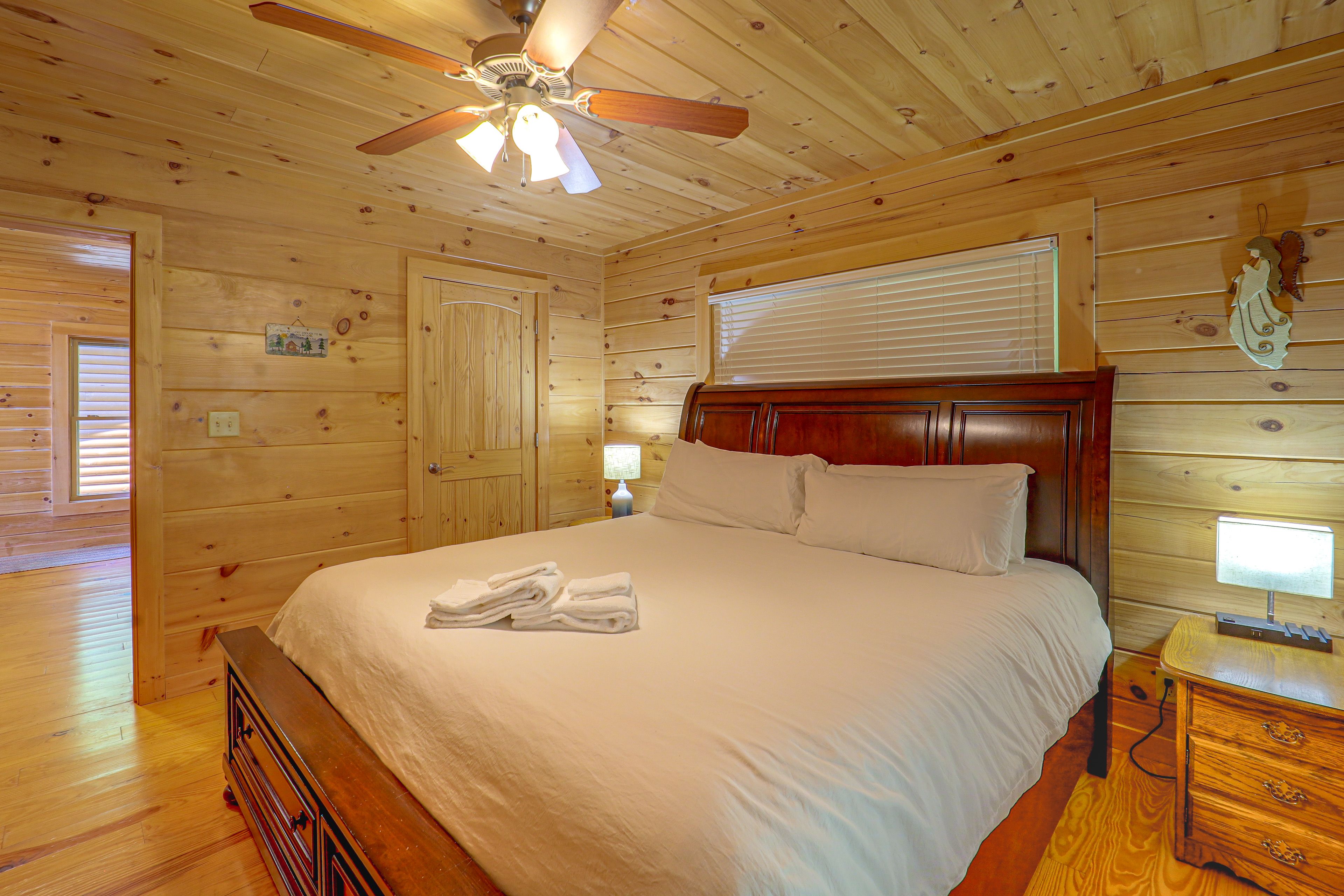 Bedroom 2 | King Bed | Main Floor