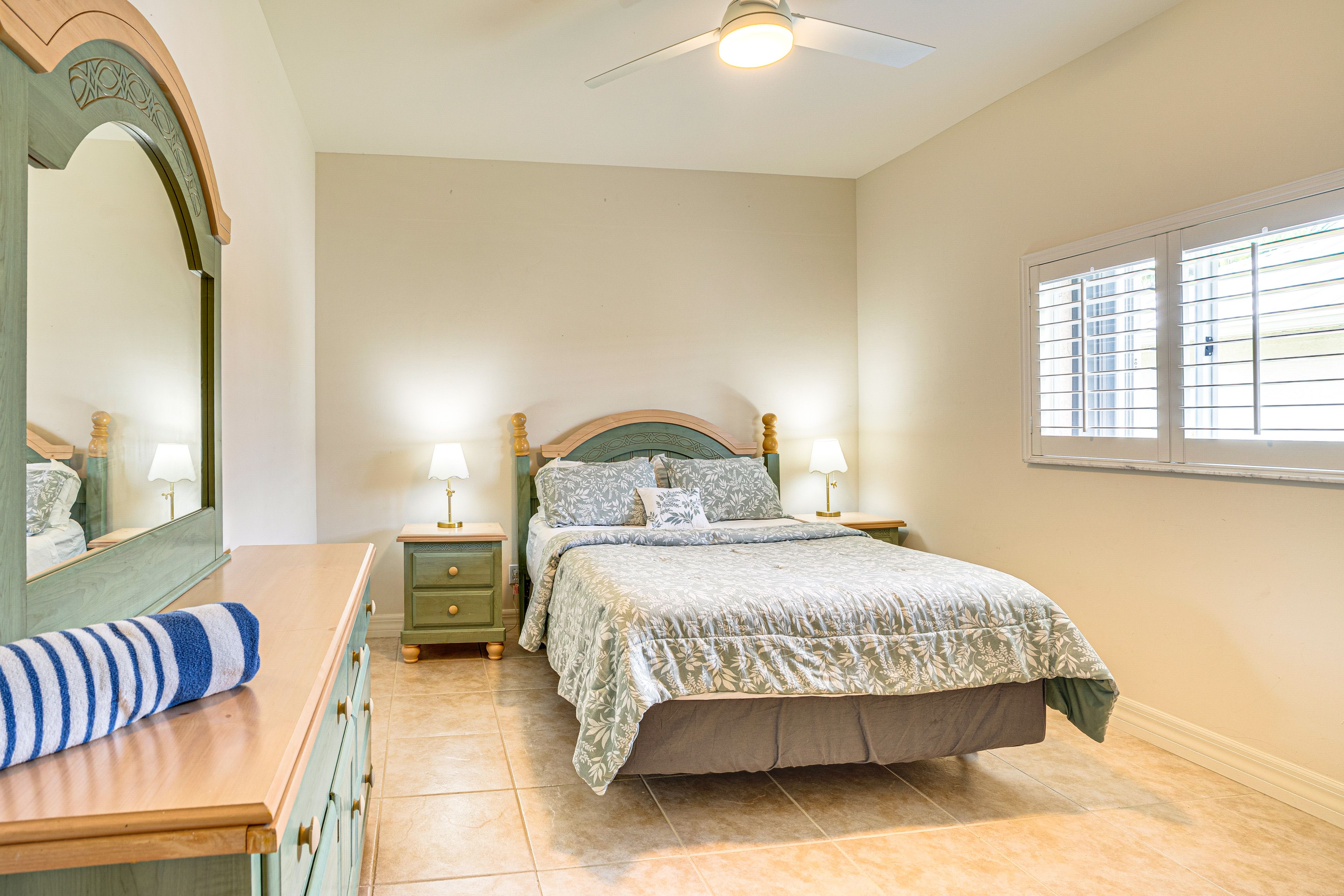 Bedroom 3 | Queen Bed