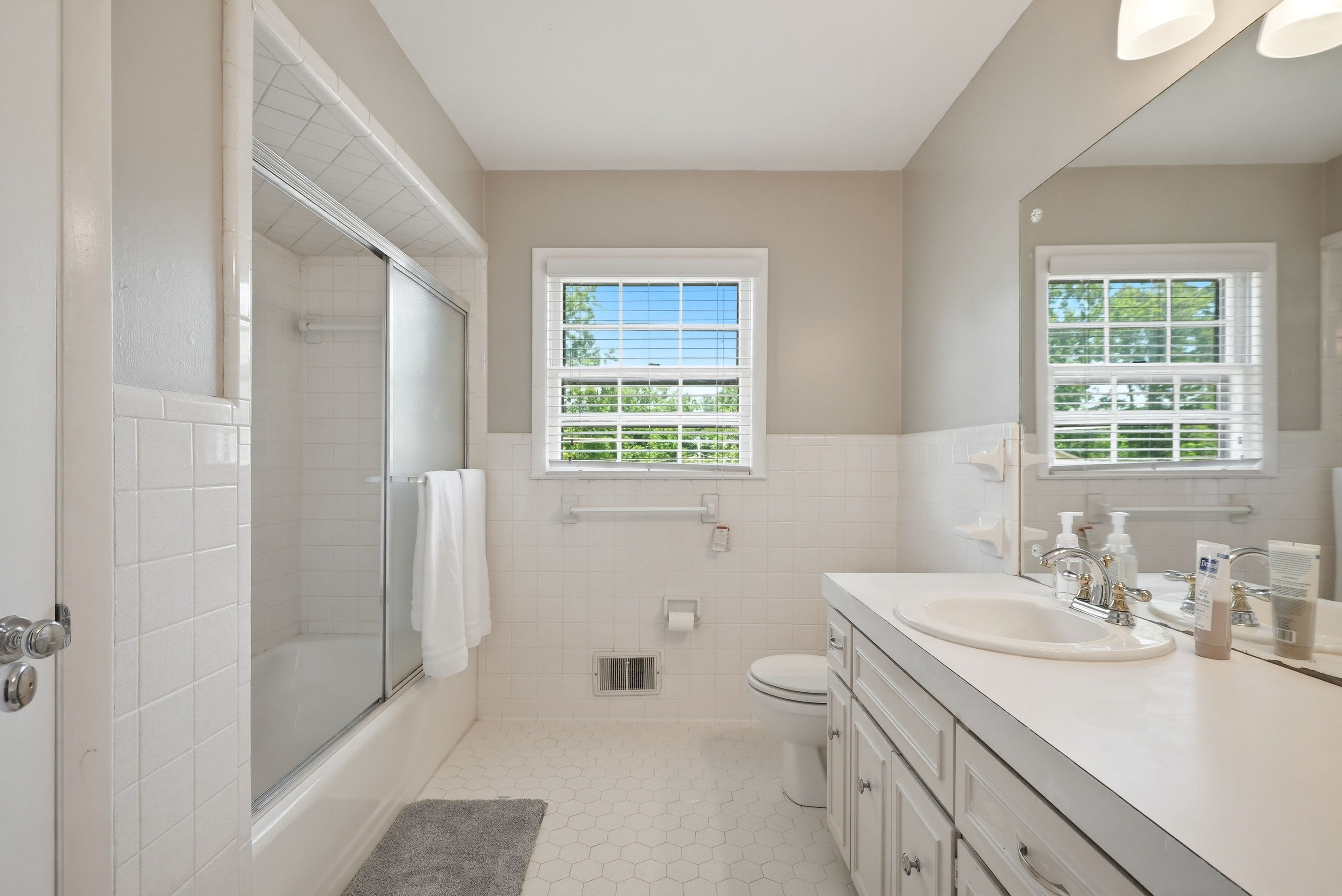 Bathroom | Upper Floor