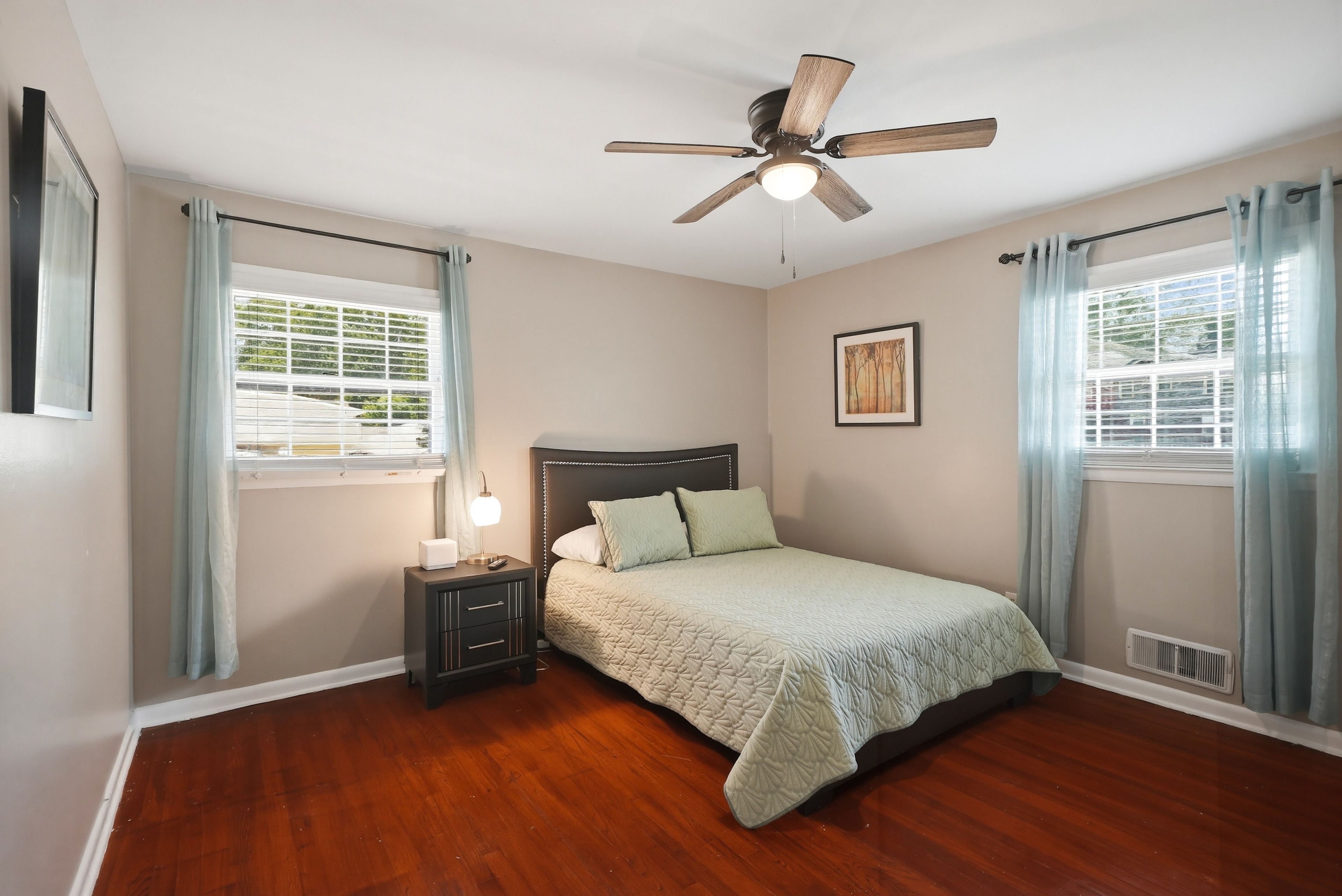 Bedroom | Queen Bed | Upper Floor