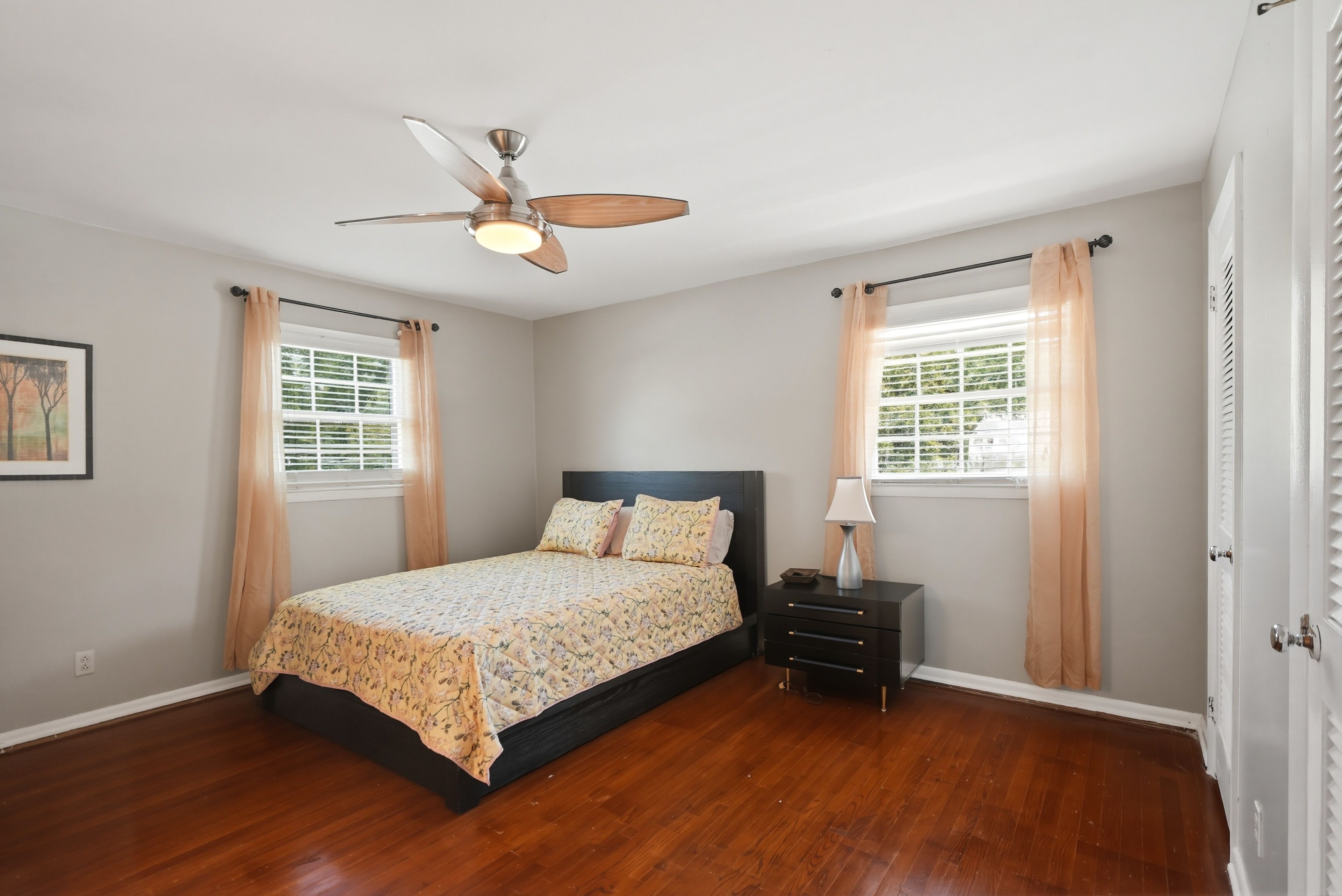 Bedroom | Queen Bed | Upper Floor