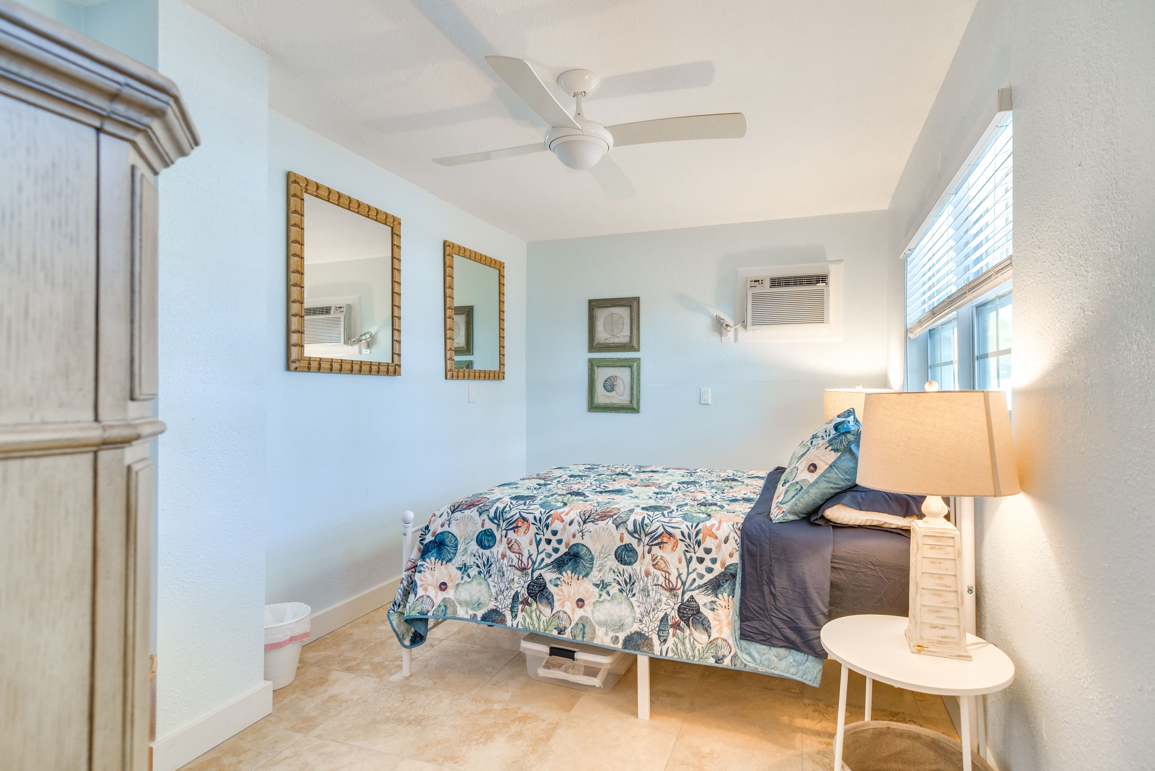 Bedroom 1 | Queen Bed