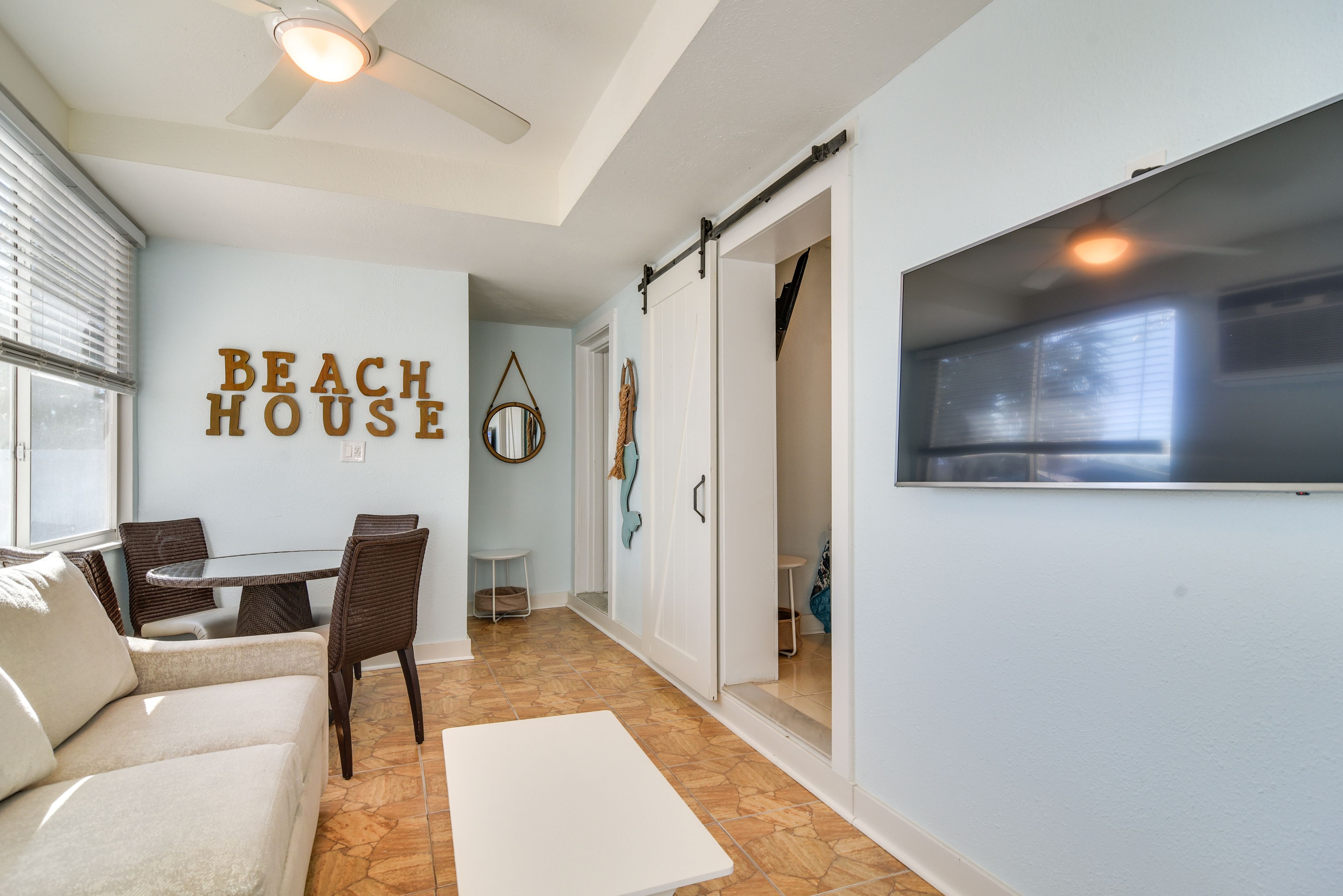 Unit 3 | Living Room | Sleeper Sofa | Step-Free Entry