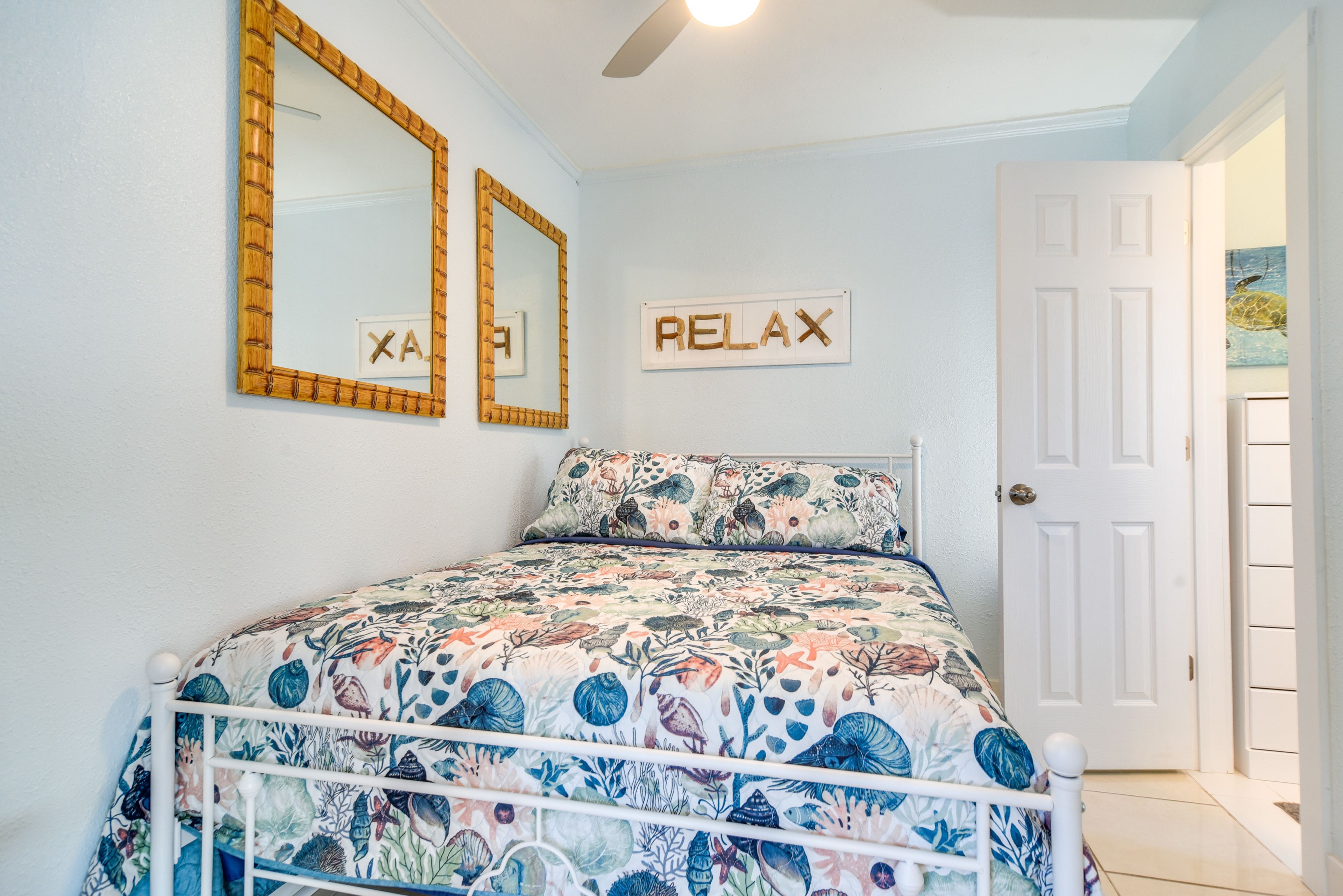 Bedroom 3 | Queen Bed | 1 Step Required to Enter