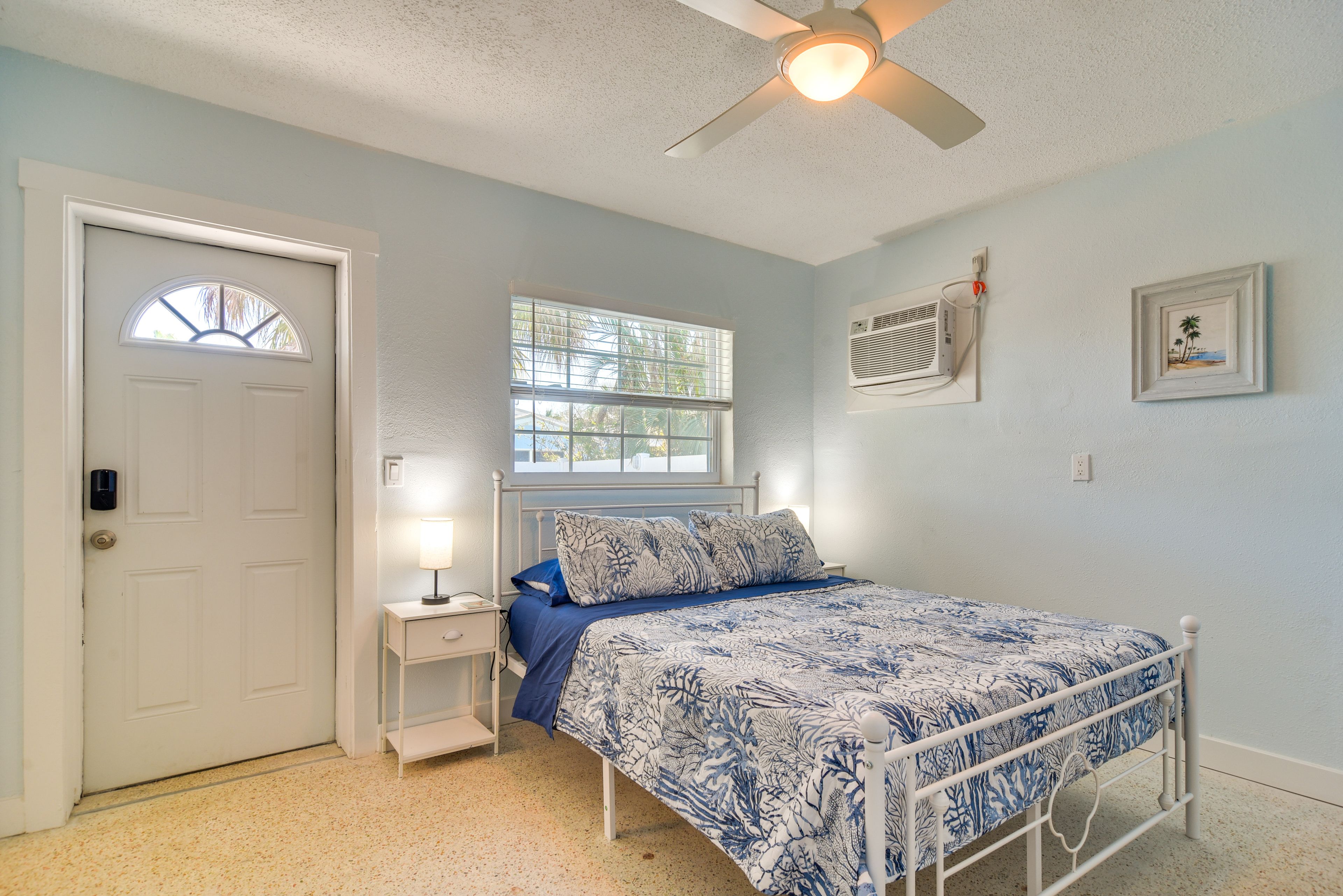 Bedroom 2 | Queen Bed