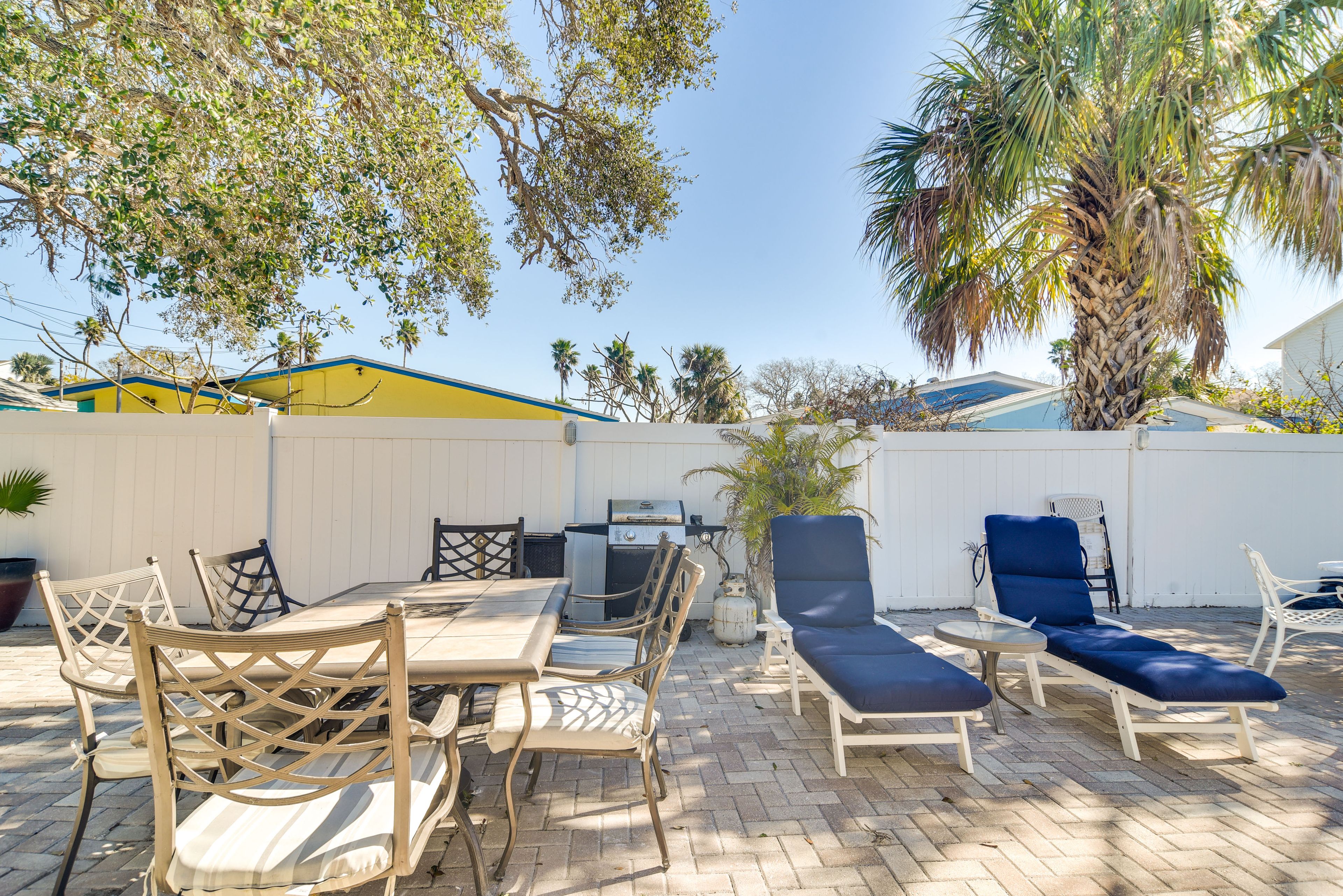 Furnished Patio