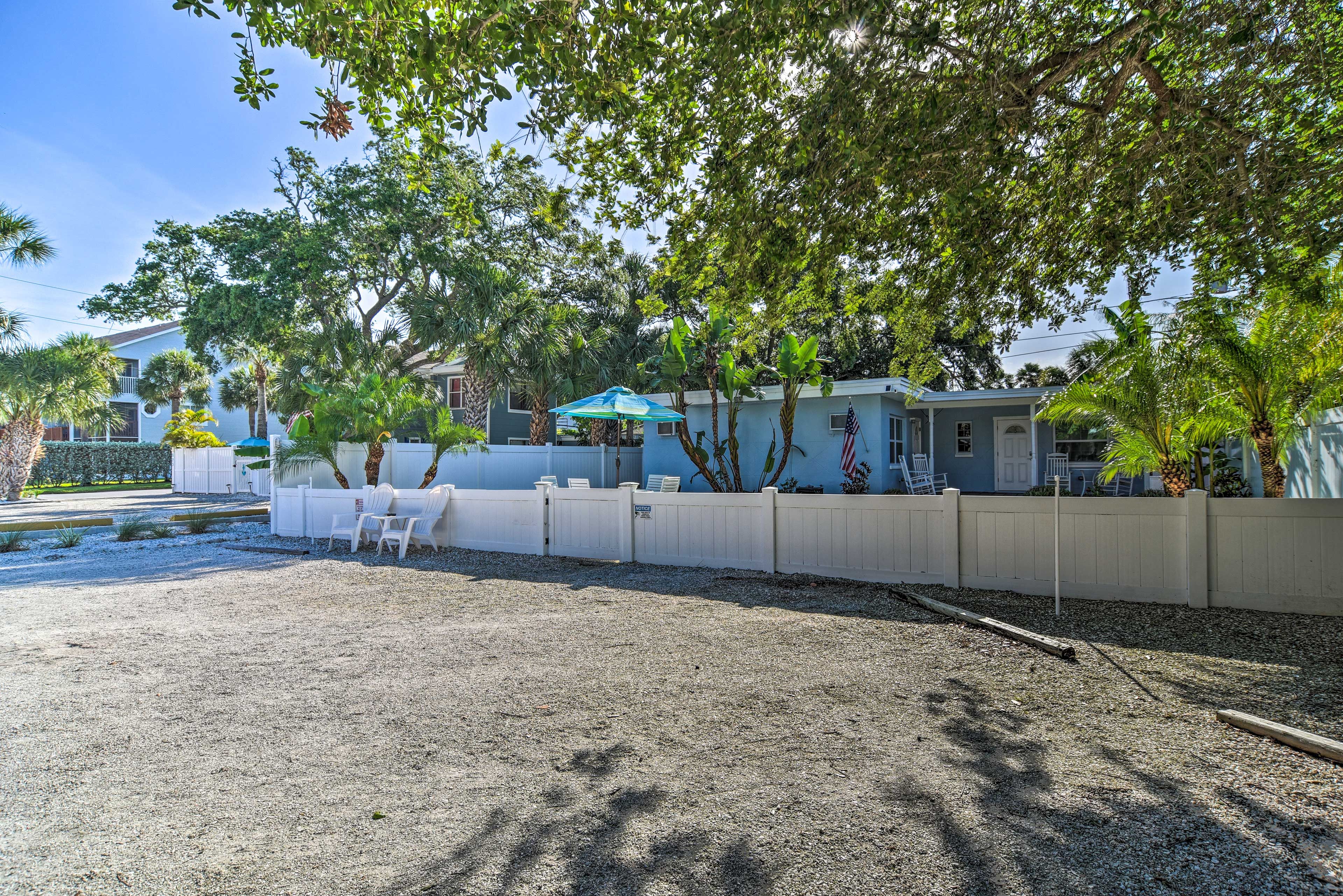 Parking Lot (3 Vehicles)