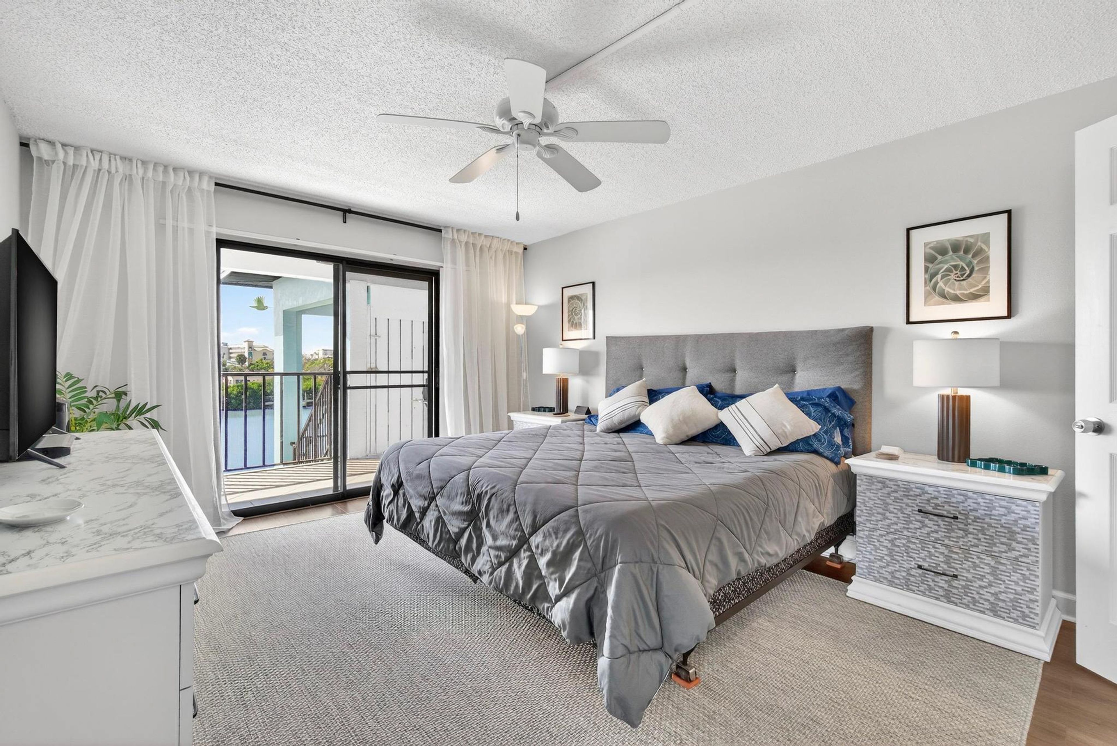 Bedroom 1 | King Bed